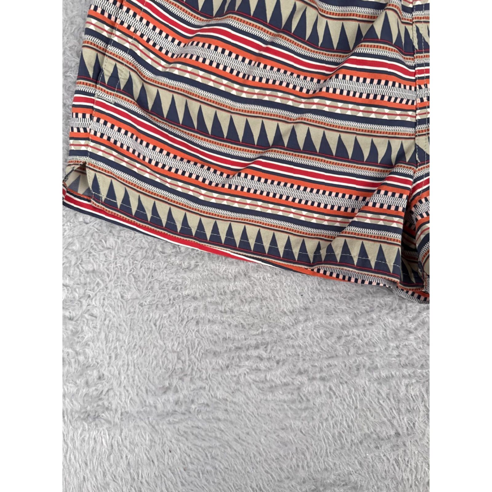 Patagonia Patagonia Shorts Women Medium Red Beige Tribal Southwest Pattern Baggies 2.5" Vintage No Size 32" / US 10 / IT 46 - 3 Thumbnail