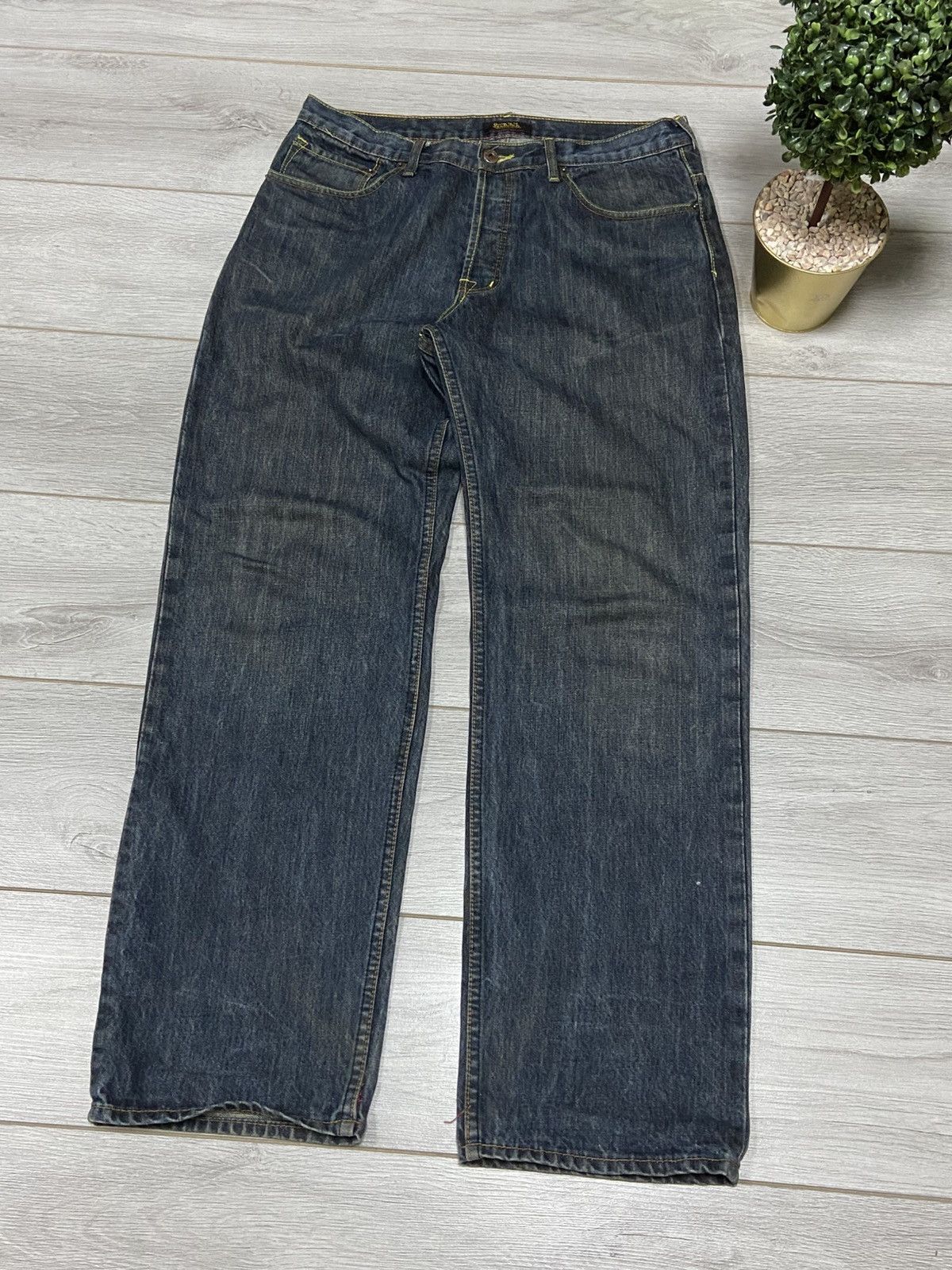 Von Dutch Von Dutch vintage jeans big logo spell out Size US 36 / EU 52 - 2 Thumbnail