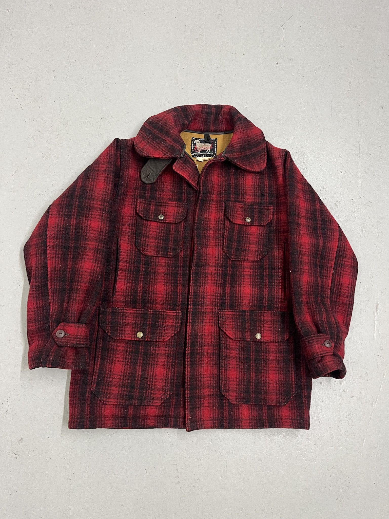 Vintage × Woolrich Woolen Mills Vintage 80s Woolrich Red Black Cotton Lined Wool Cruiser Coat Size M Size US M / EU 48-50 / 2 - 1 Thumbnail