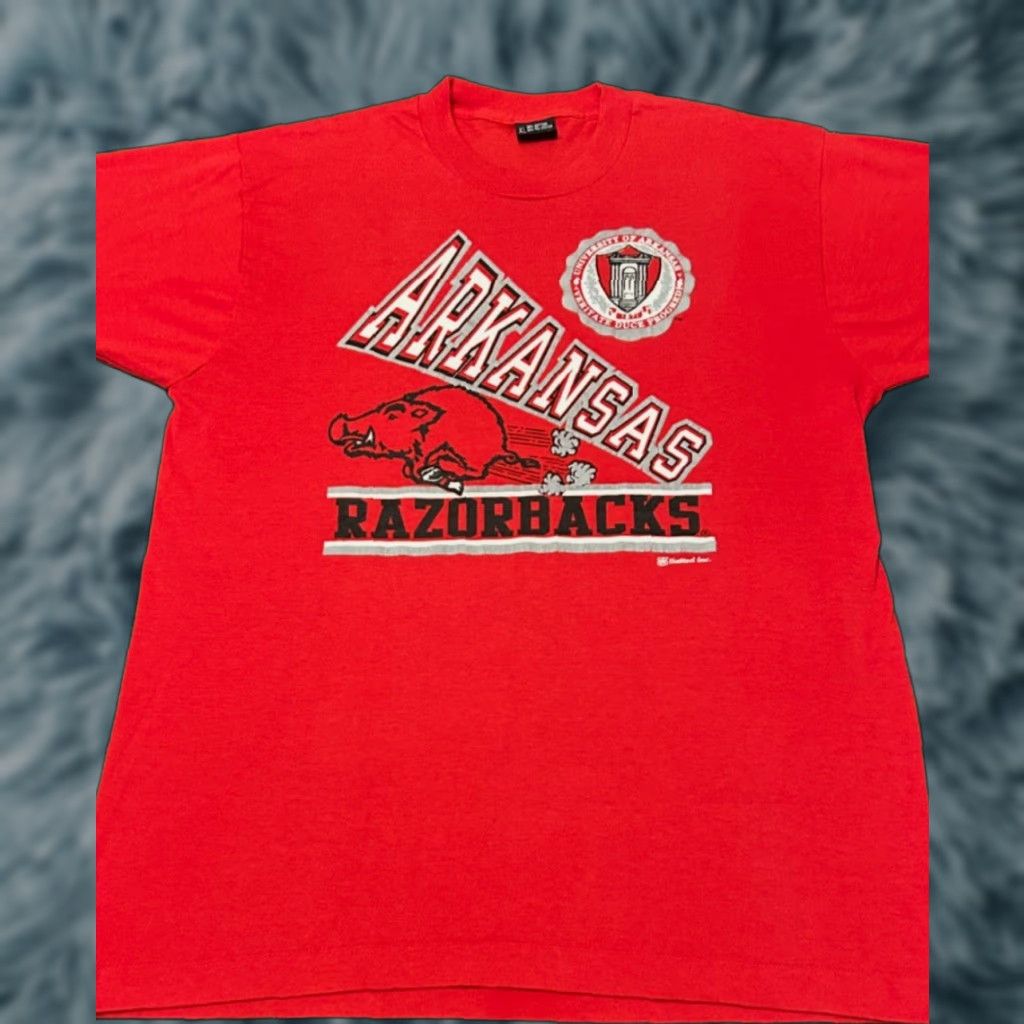 Vintage VINTAGE Arkansas Razorbacks University VTG Shirt Mens XL Red 1990s 90s University Sports Hip Hop USA Shirt Size US XL / EU 56 / 4 - 1 Thumbnail