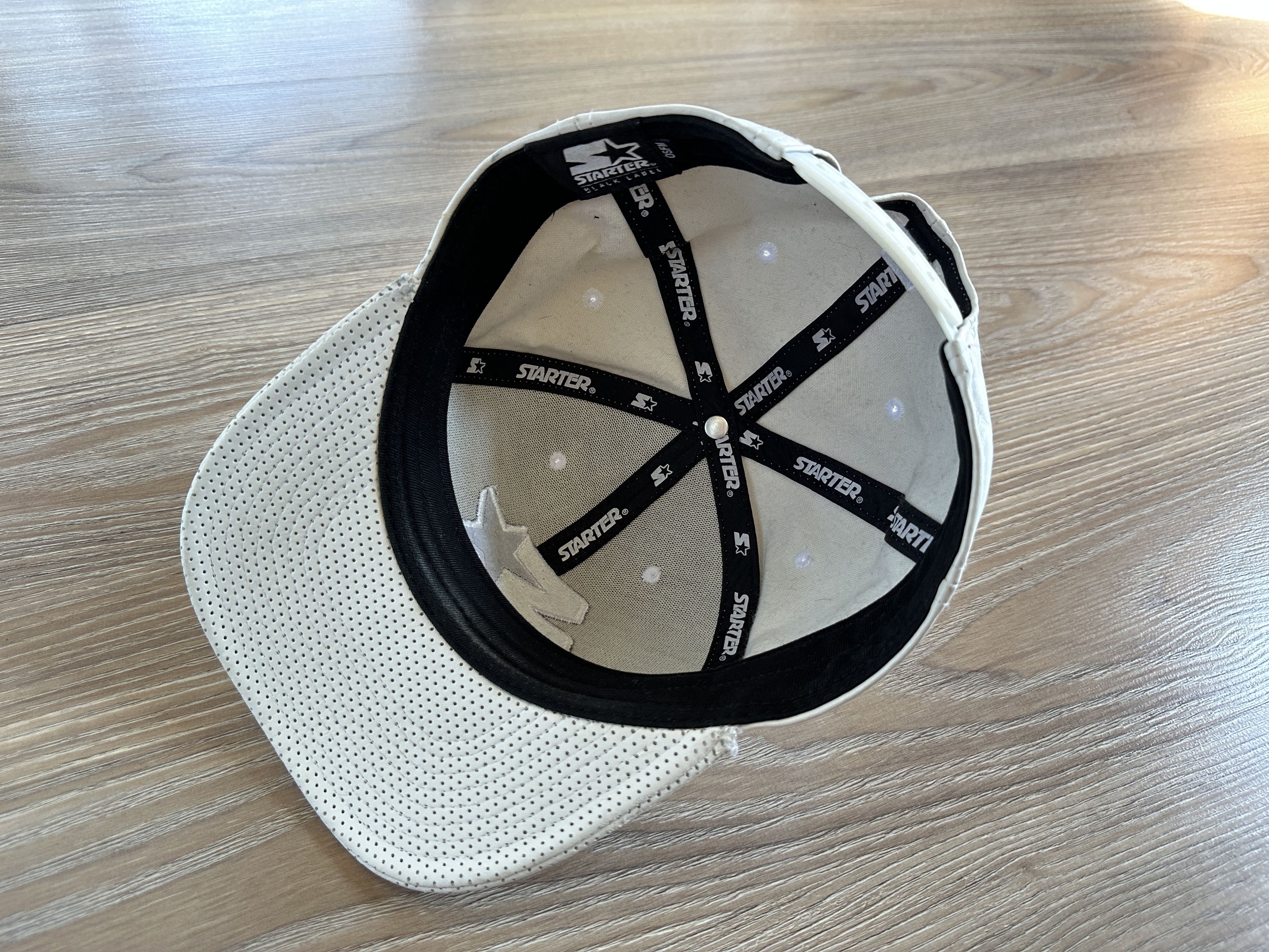 Starter × Vintage Starter White PU Leather Perforated Snapback Hat Size ONE SIZE - 5 Thumbnail