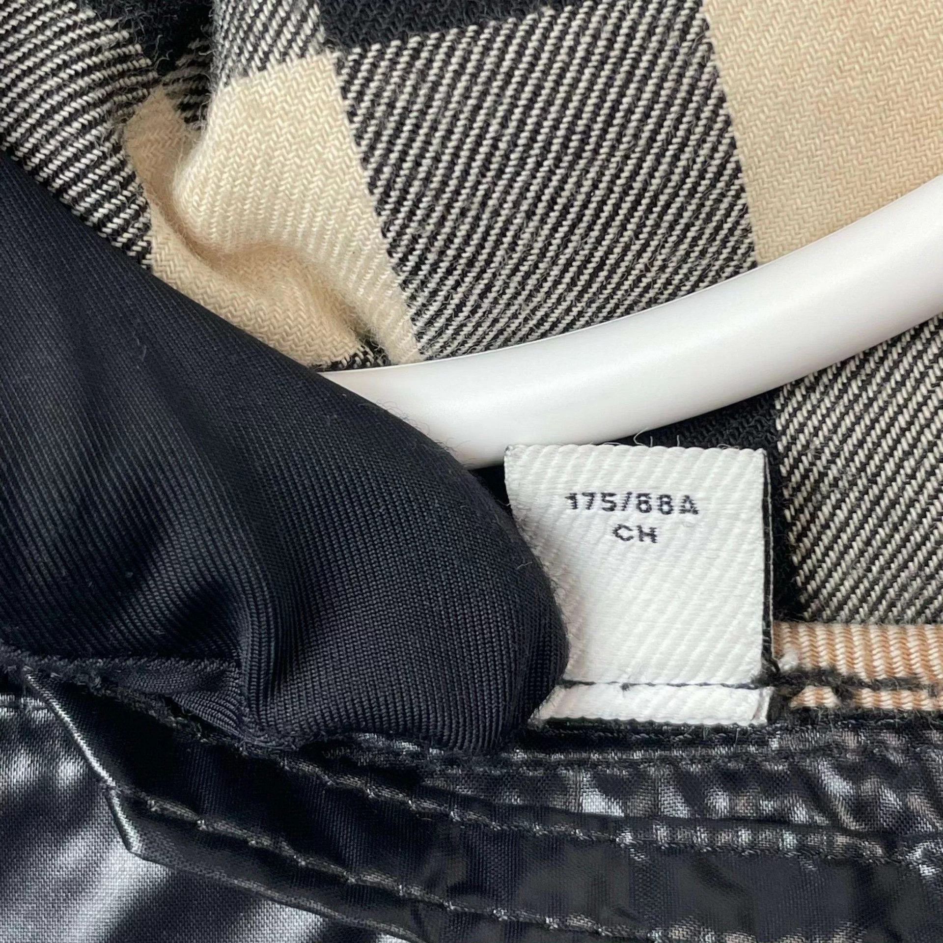 Burberry Burberry black S down jacket Size US M / EU 48-50 / 2 - 5 Thumbnail