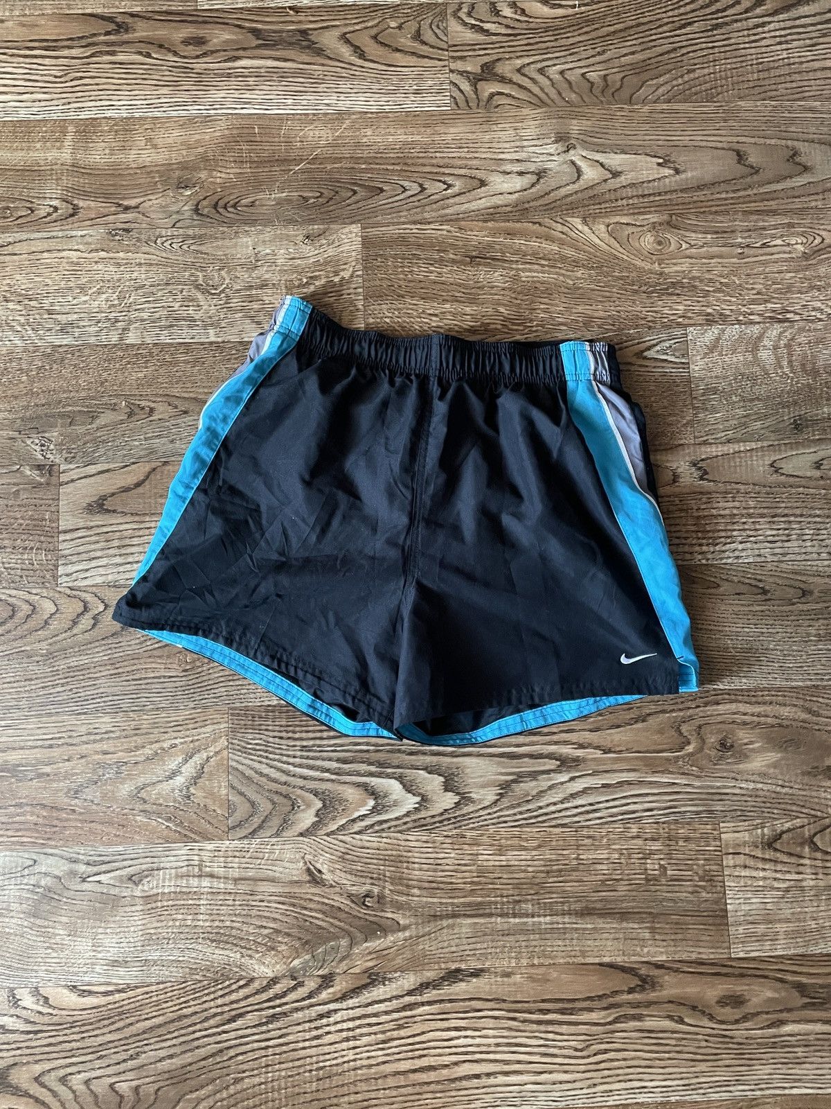 Nike Vintage Nike shorts streetwear swoosh casual y2k size M Size US 32 / EU 48 - 1 Thumbnail