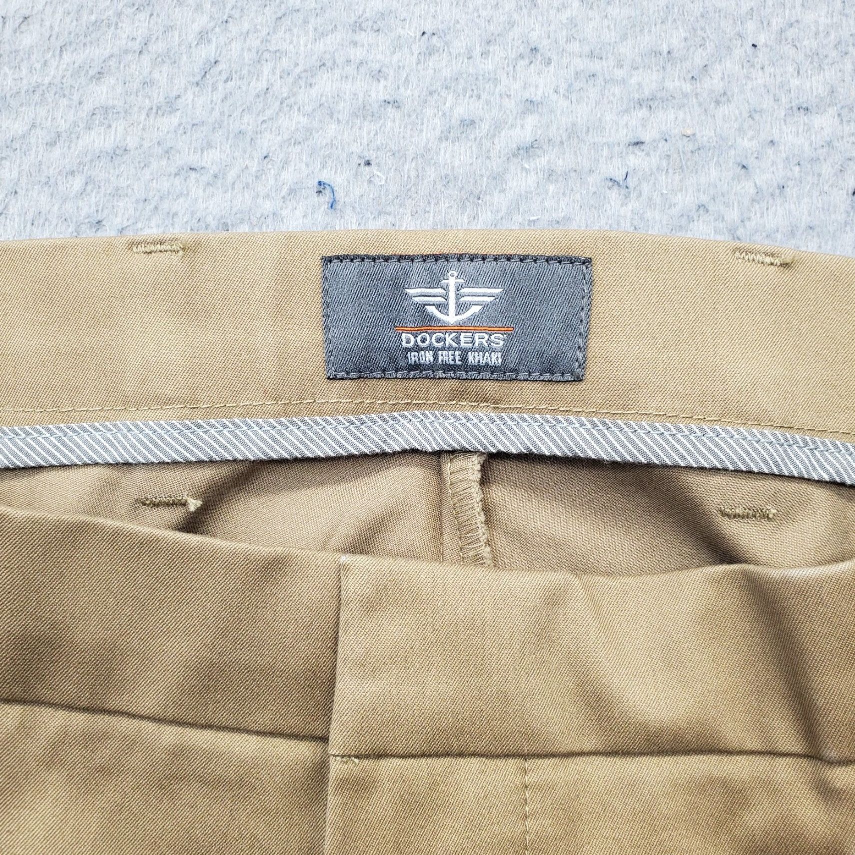 Dockers DOCKERS Mens Khaki Pants Tan 48 Regular Straight Pleated Pockets Slah Pocket Casual Business Formal Size 48 Mens Size US 32 / EU 48 - 7 Thumbnail