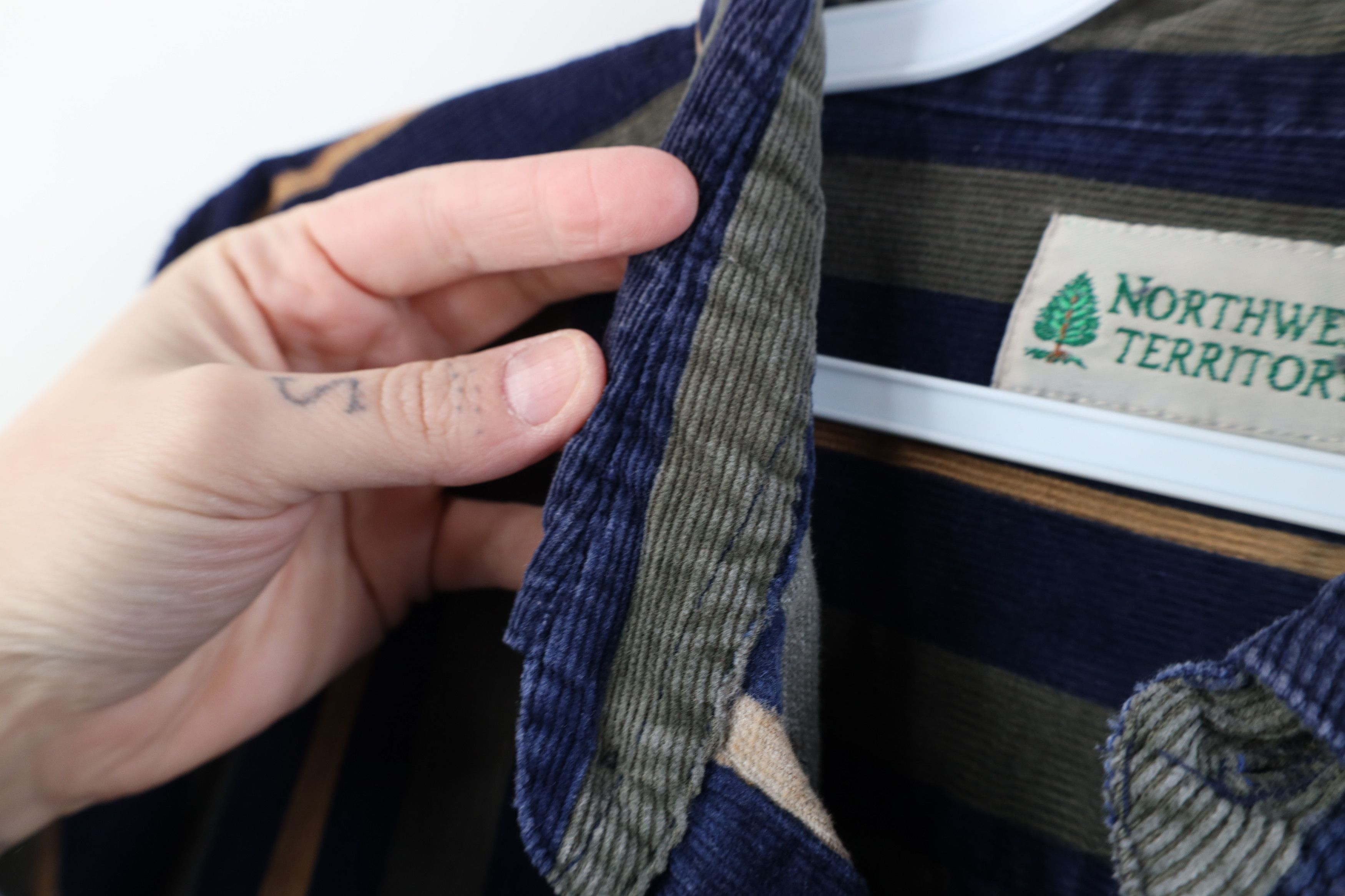 Vintage Vintage 90s Streetwear Corduroy Collared Button Down Shirt Size US L / EU 52-54 / 3 - 8 Thumbnail