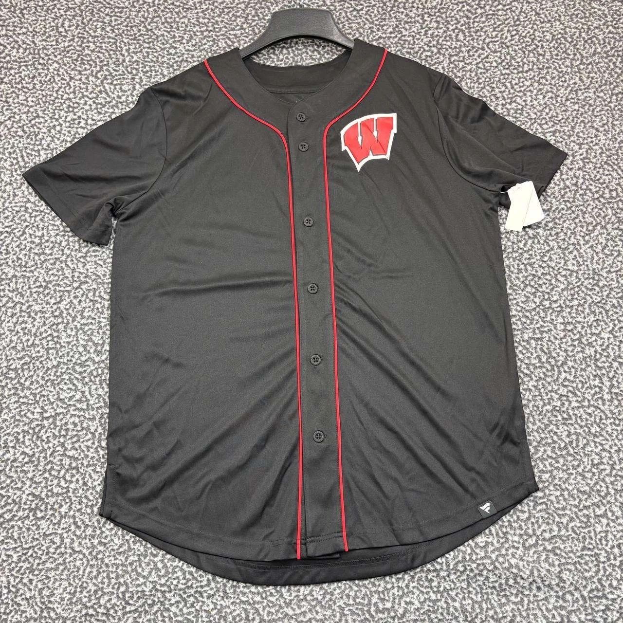 Other Wisconsin Badgers Jersey Shirt Men Button Up Short Sleeve L Size US L / EU 52-54 / 3 - 1 Thumbnail