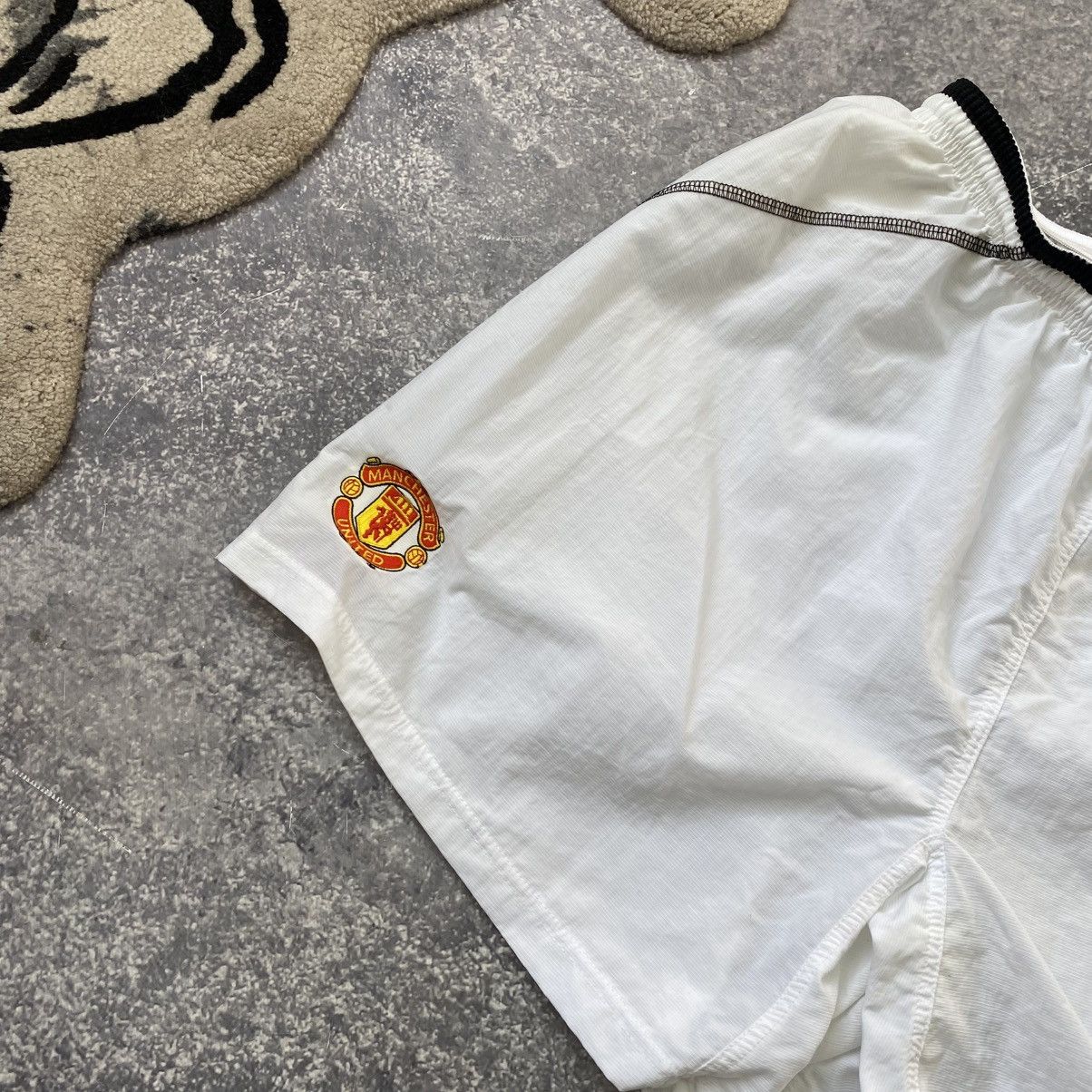 Umbro Vintage Umbro Manchester United Small logo white 90’s shorts Size US 34 / EU 50 - 3 Thumbnail