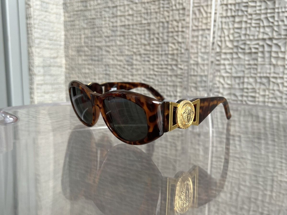 Versace Gianni Versace Medusa Logo Biggie Cat-Eye Sunglasses Unisex Size ONE SIZE - 6 Thumbnail