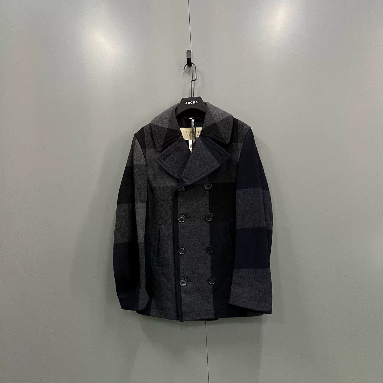 Burberry burberry check patterned coat size L Size US L / EU 52-54 / 3 - 1 Thumbnail