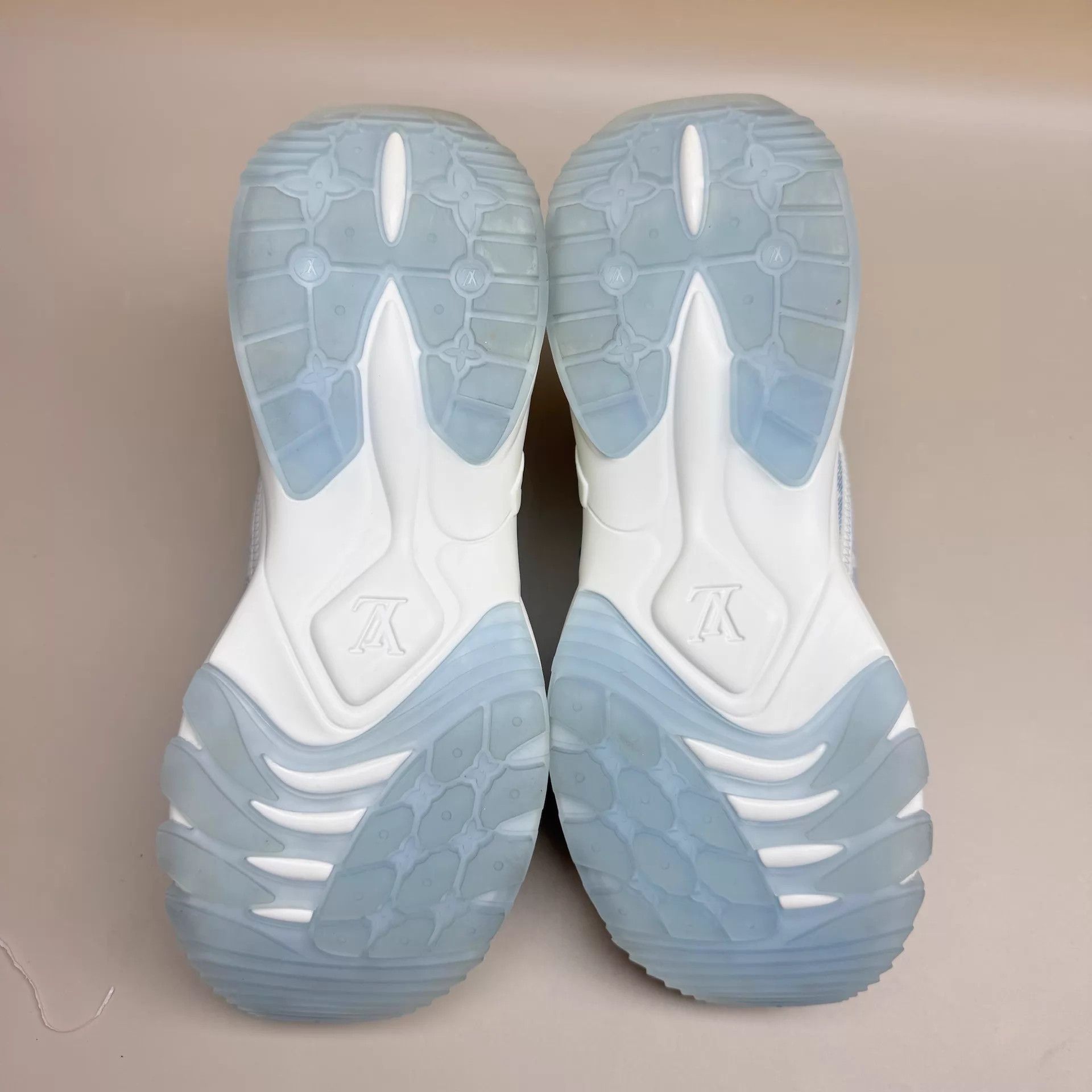 Louis Vuitton LV Run55 White Blue Starry Print Sneaker 38 99 New Size US 7.5 / IT 37.5 - 6 Thumbnail