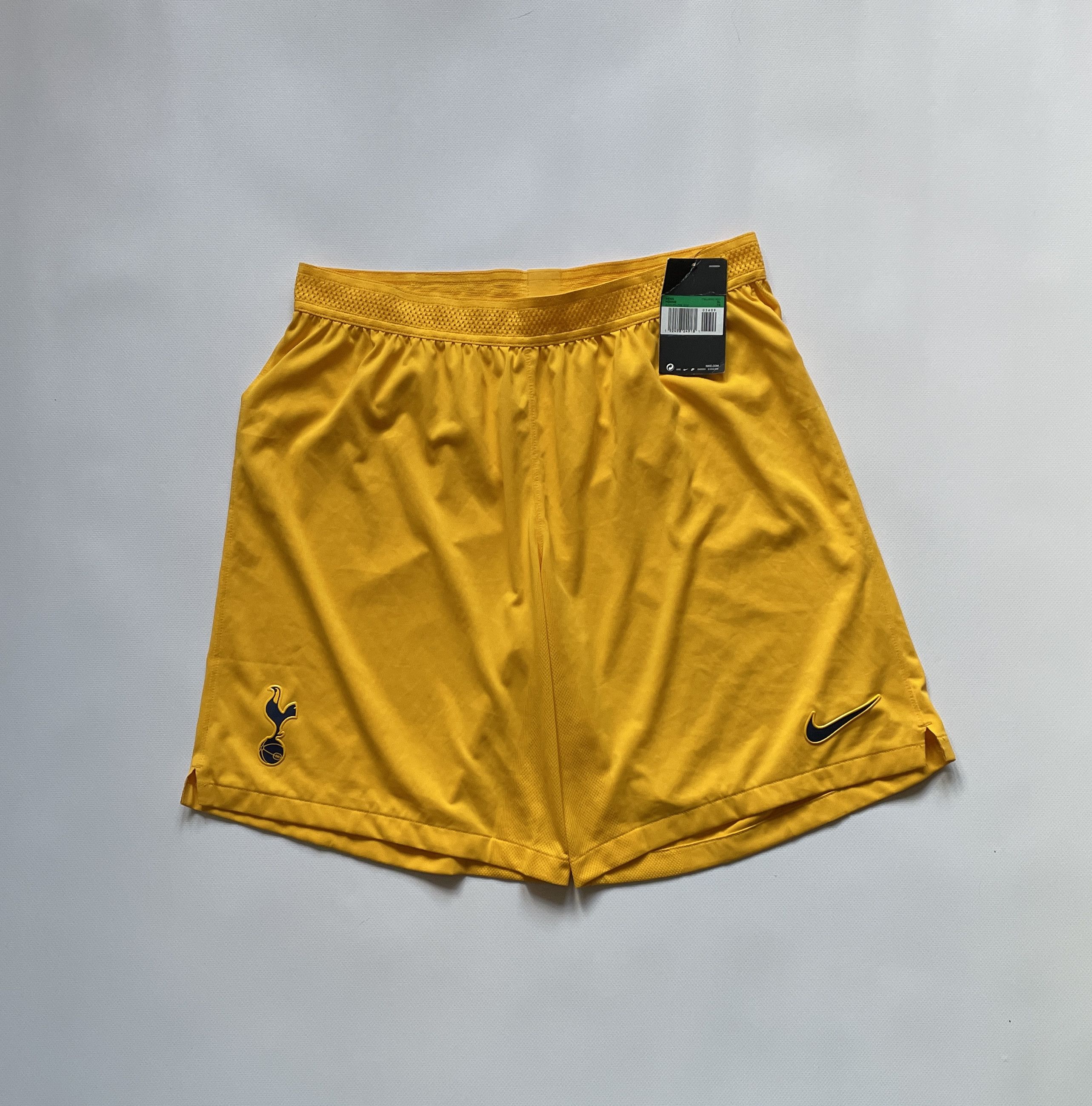 Nike Tottenham Hotspur Goalkeeper Shorts 2019 Vaporknit Authentic Size US 36 / EU 52 - 1 Thumbnail