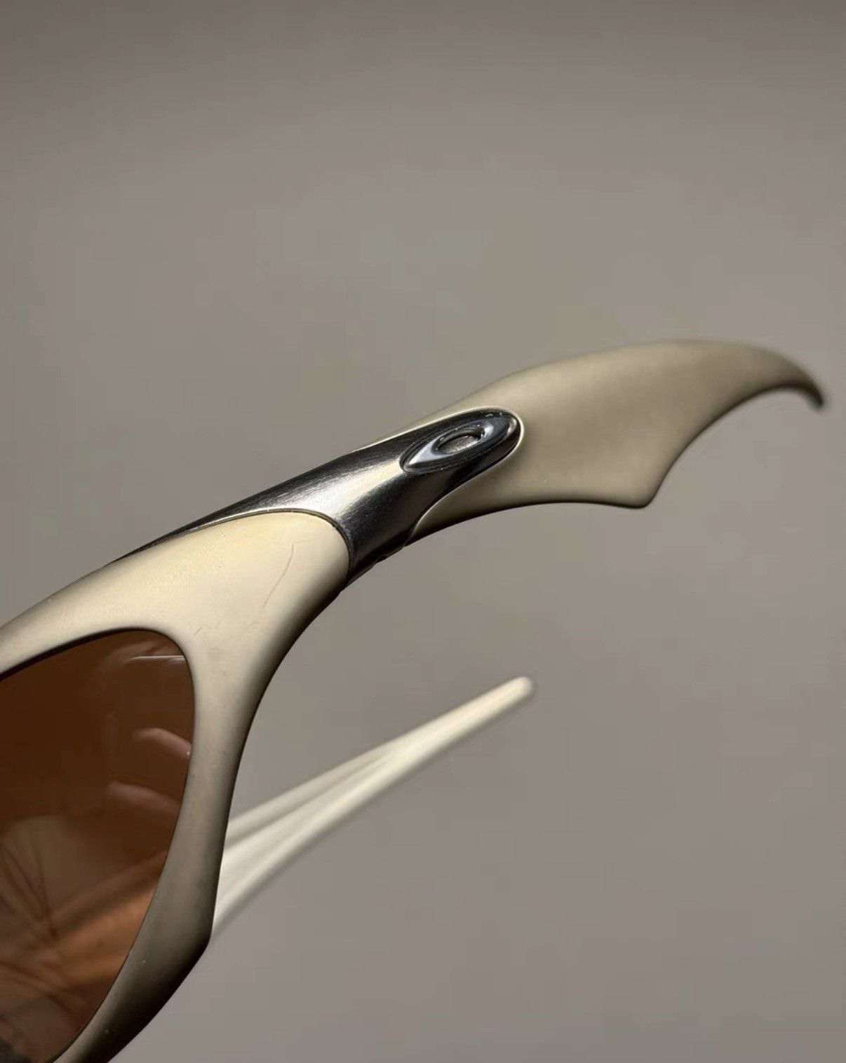 Oakley Gold Tinted Lens Oval Sunglasses Size ONE SIZE - 4 Thumbnail