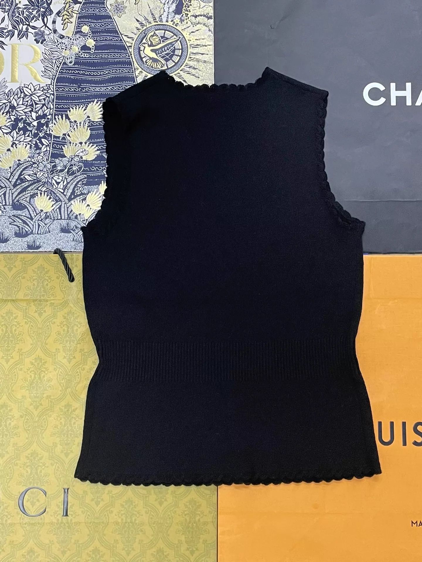 Chanel Chanel 24K Black Wool Logo Vest Size 36 Near New Size XS / US 0-2 / IT 36-38 - 3 Thumbnail