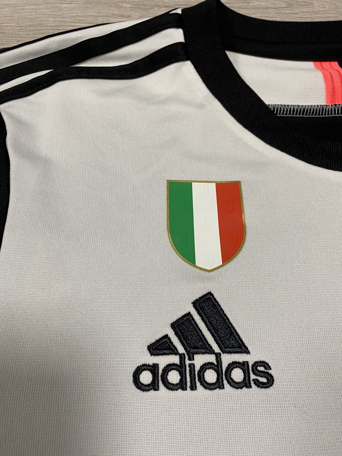 Adidas Adidas Jersey Juventus 2019 away size S #8 Size US S / EU 44-46 / 1 - 3 Thumbnail