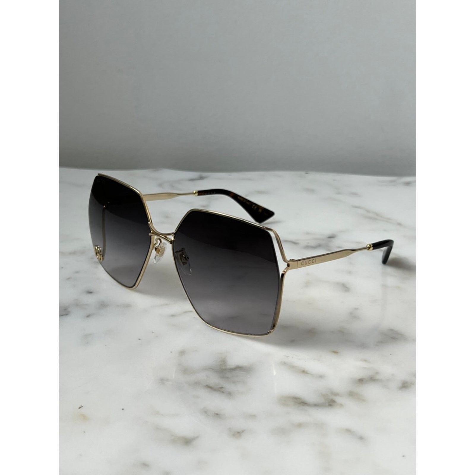 Gucci NEW Gucci GG0817S 006 Marmont Logo Oversized Gold Sunglasses Size ONE SIZE - 3 Thumbnail