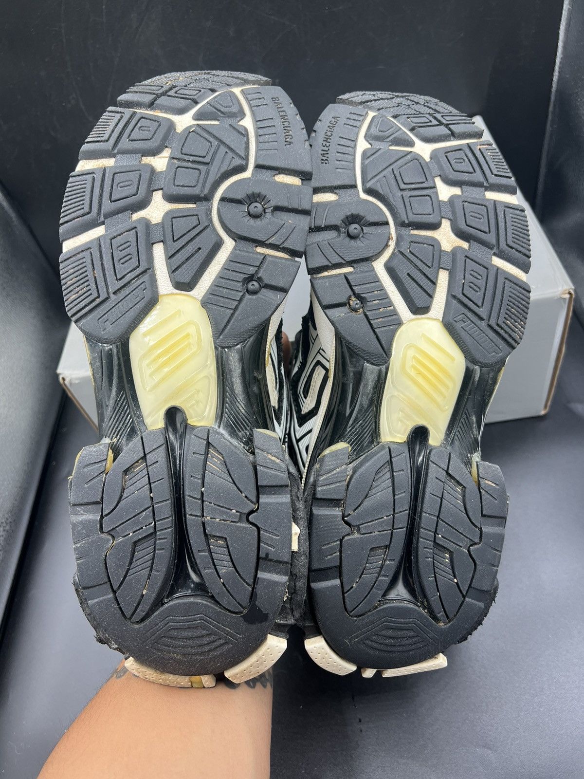 Balenciaga Size 11us / 44eu Balenciaga Runner Black White Size US 11 / EU 44 - 12 Thumbnail