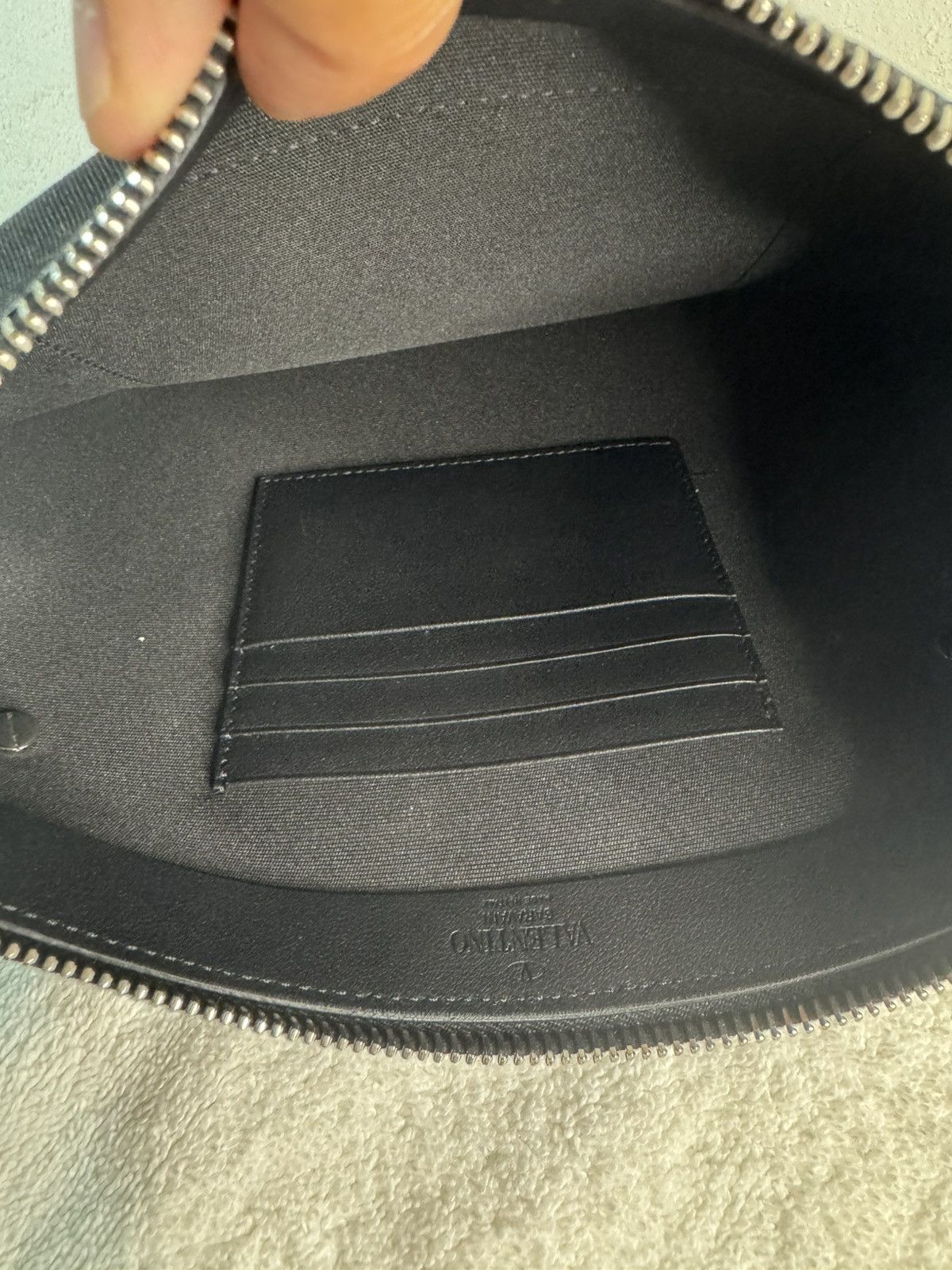 Undercover × Valentino Valentino Garavani X Undercover Skull Pouch Size ONE SIZE - 6 Thumbnail