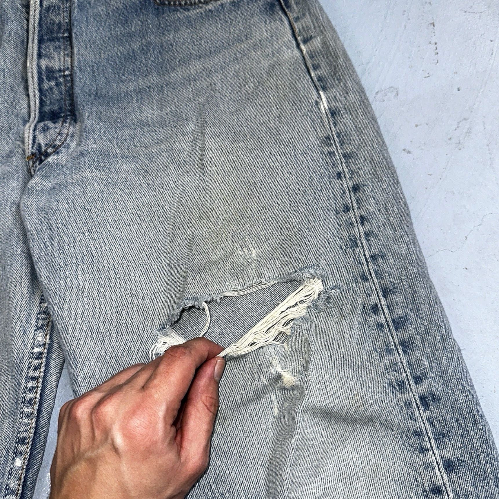 Levi's VINTAGE Levi's 501 Jeans Mens 34x32 Blue Light Wash Straight 90s 34 32 Regular Denim Cotton Button Closure 501 Series Size US 34 / EU 50 - 5 Thumbnail