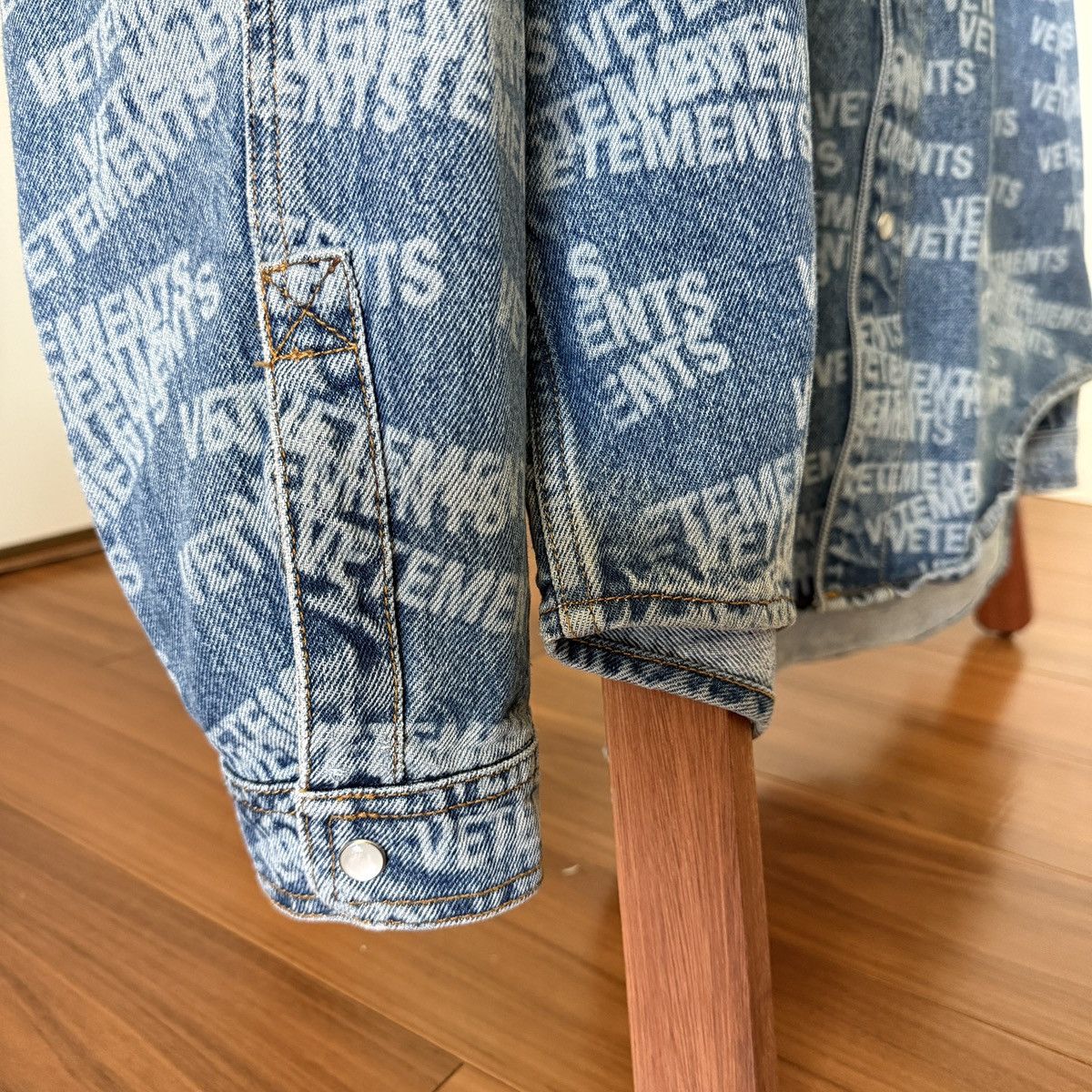 Vetements Vetements Oversized Denim Jacket LOGO Size US XL / EU 56 / 4 - 4 Thumbnail