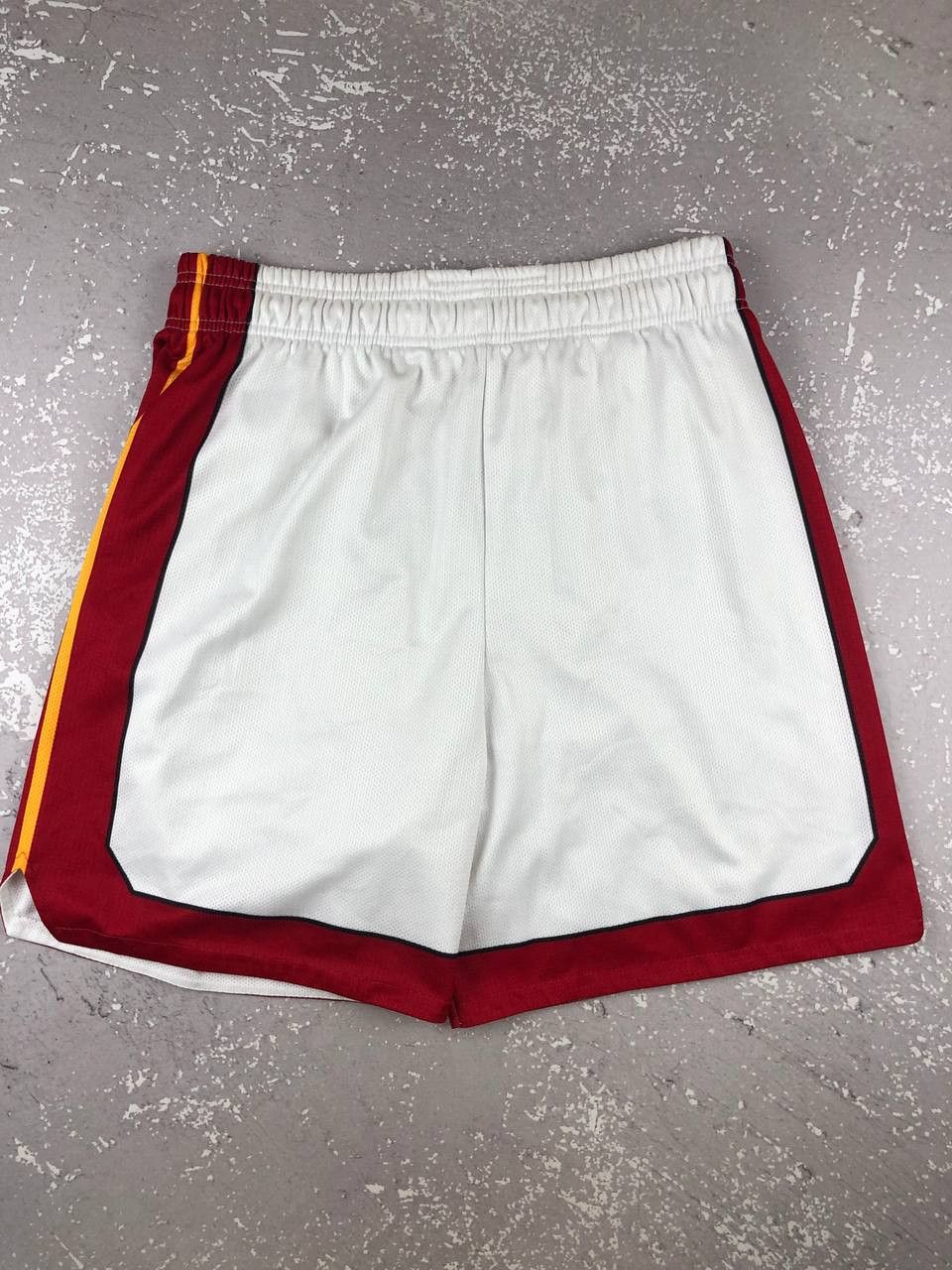Champion VTG 90’s Miami Heat NBA Tim Hardaway champion shorts Size US 36 / EU 52 - 9 Thumbnail