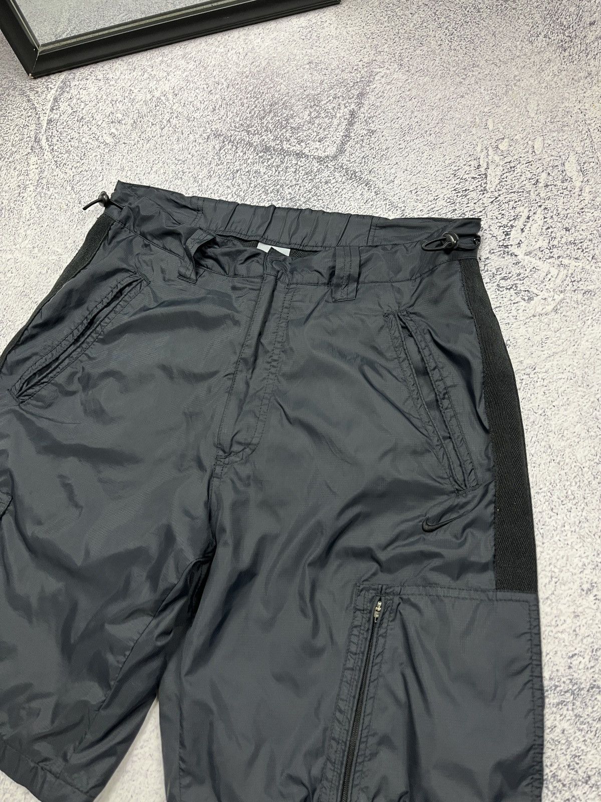 Nike Vintage 00’s Nike Vintage Nylon Shorts Swoosh Y2K Black Hype Size US 31 - 5 Thumbnail