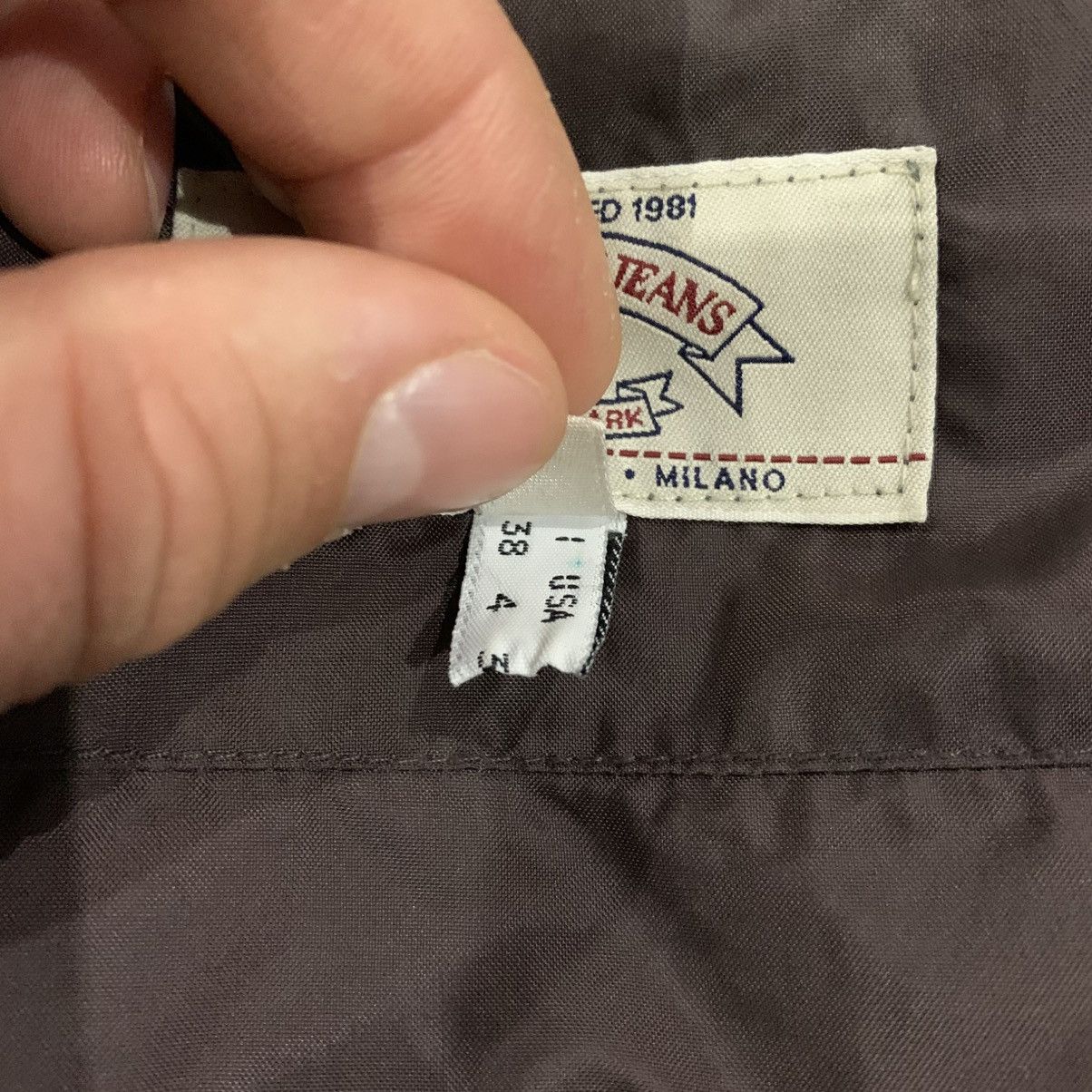 Armani Vintage Armani Jeans Puffer Jacket Size 38 EU 4 US Size XS / US 0-2 / IT 36-38 - 19 Thumbnail