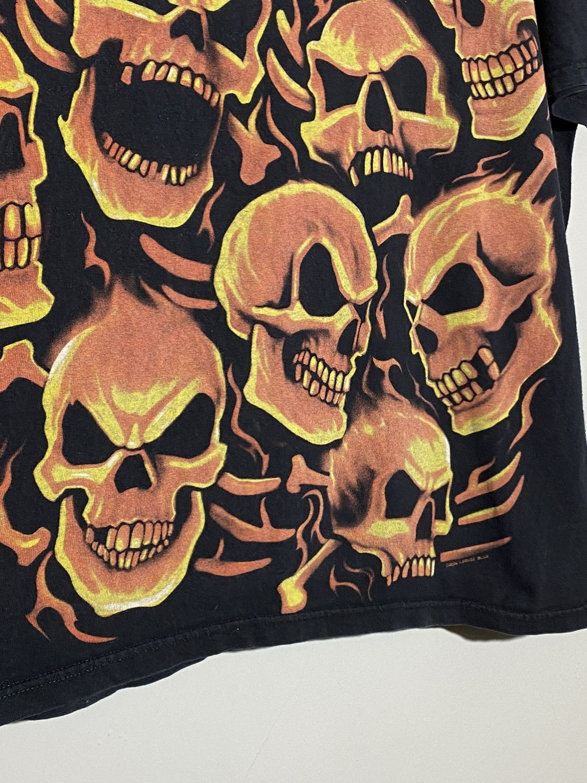Liquid Blue Vintage 00s Liquid Blue Skull Pile All Over Print T-Shirt DS Size US XL / EU 56 / 4 - 5 Thumbnail