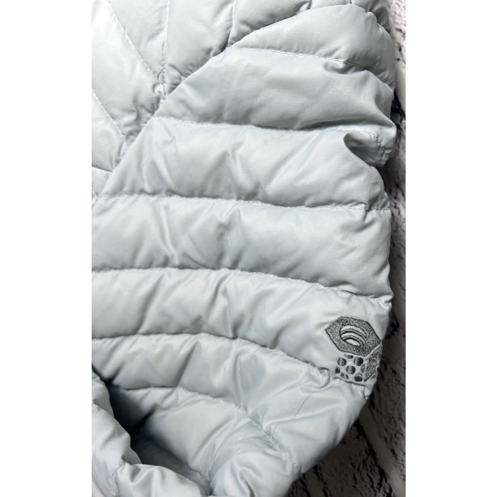 Mountain Hardwear VINTAGE Mountain Hardwear Down Puffer Jacket Women’s S Light Grey Nip?? Size S / US 4 / IT 40 - 5 Thumbnail