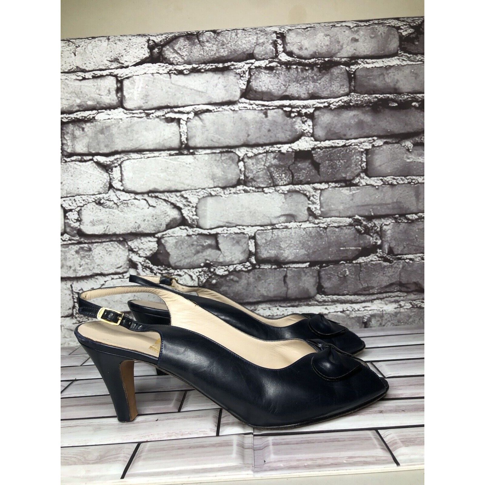 Salvatore Ferragamo Salvatore Ferragamo Navy Blue Leather Bow Peep Toe Heels Wom Size US 9 / IT 39 - 21 Thumbnail