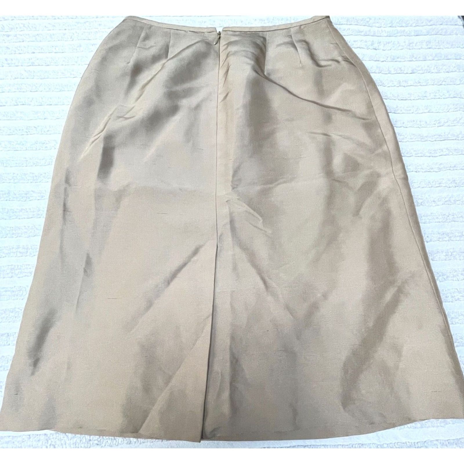 Kasper Kasper Women Size 6P 100% Silk Pencil Skirt Beige Lined Above Knee Length Size 28" / US 6 / IT 42 - 2 Thumbnail