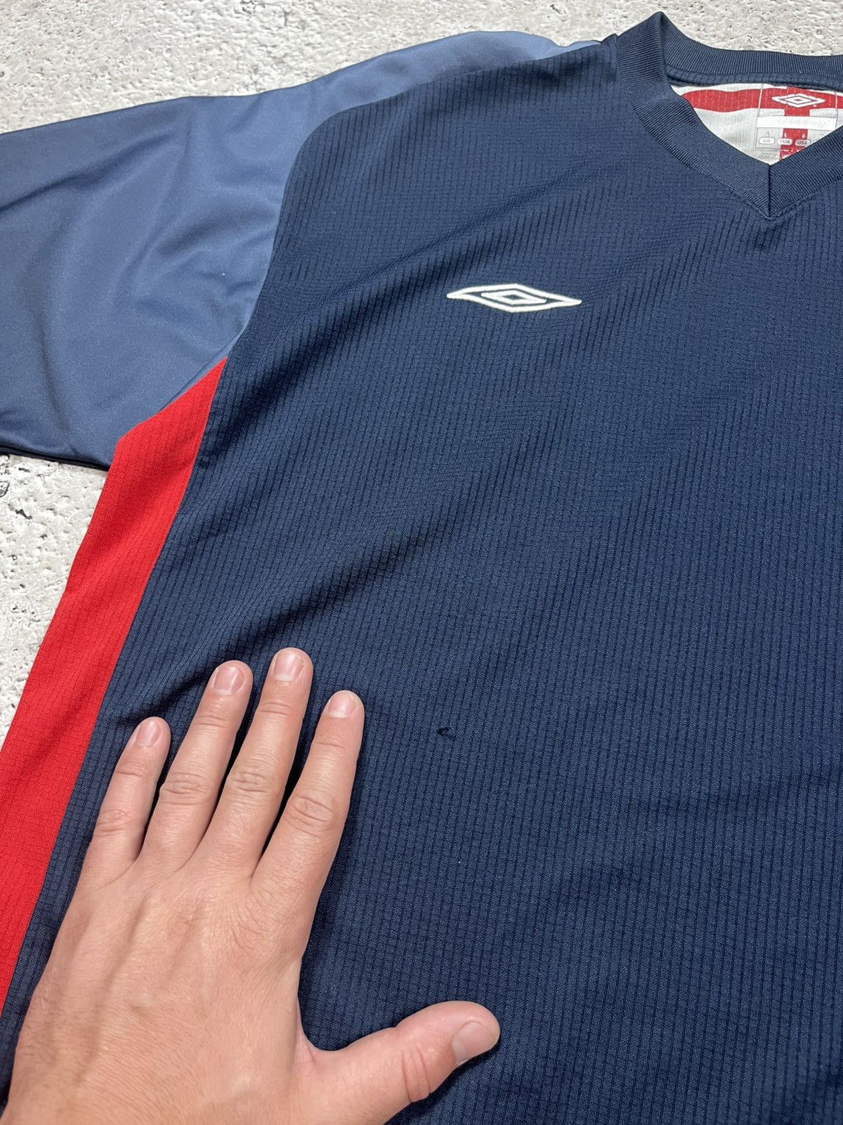 Umbro Vintage Umbro England Jersey Navy Blue Red Football Shirt Size US L / EU 52-54 / 3 - 4 Thumbnail