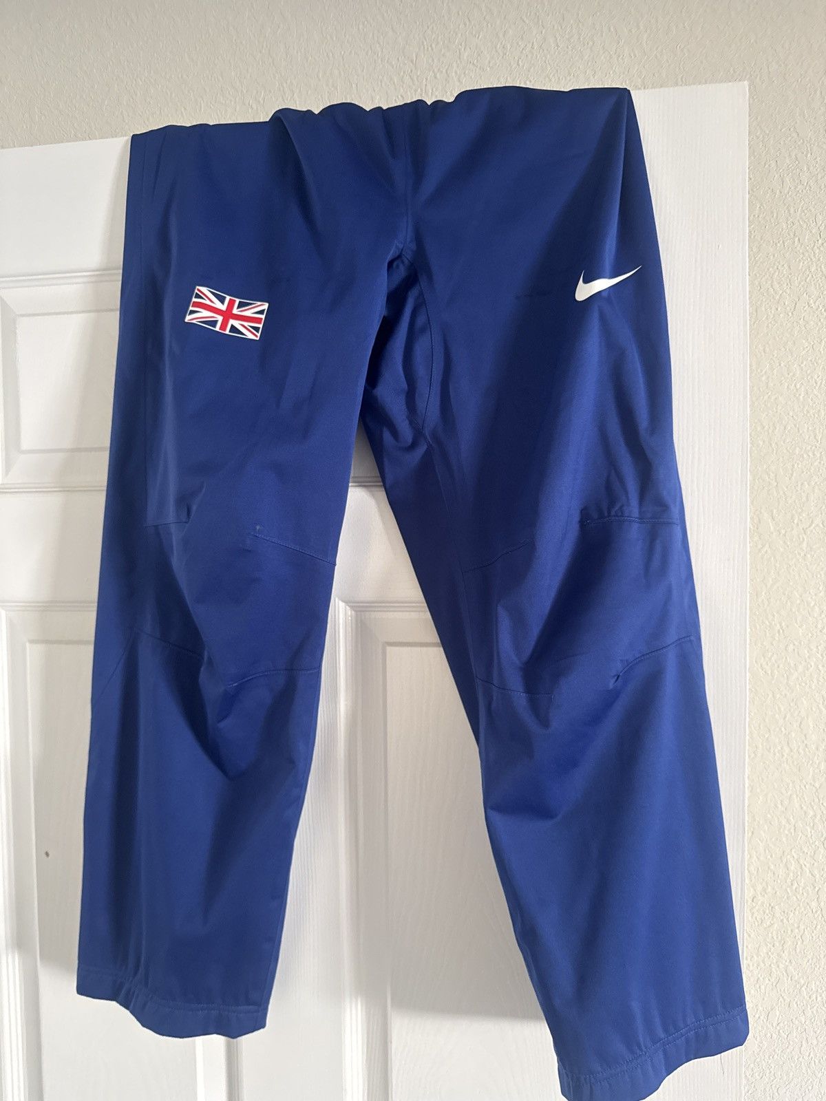 Nike Nike United Kingdom Track Pants Size US 30 / EU 46 - 4 Thumbnail