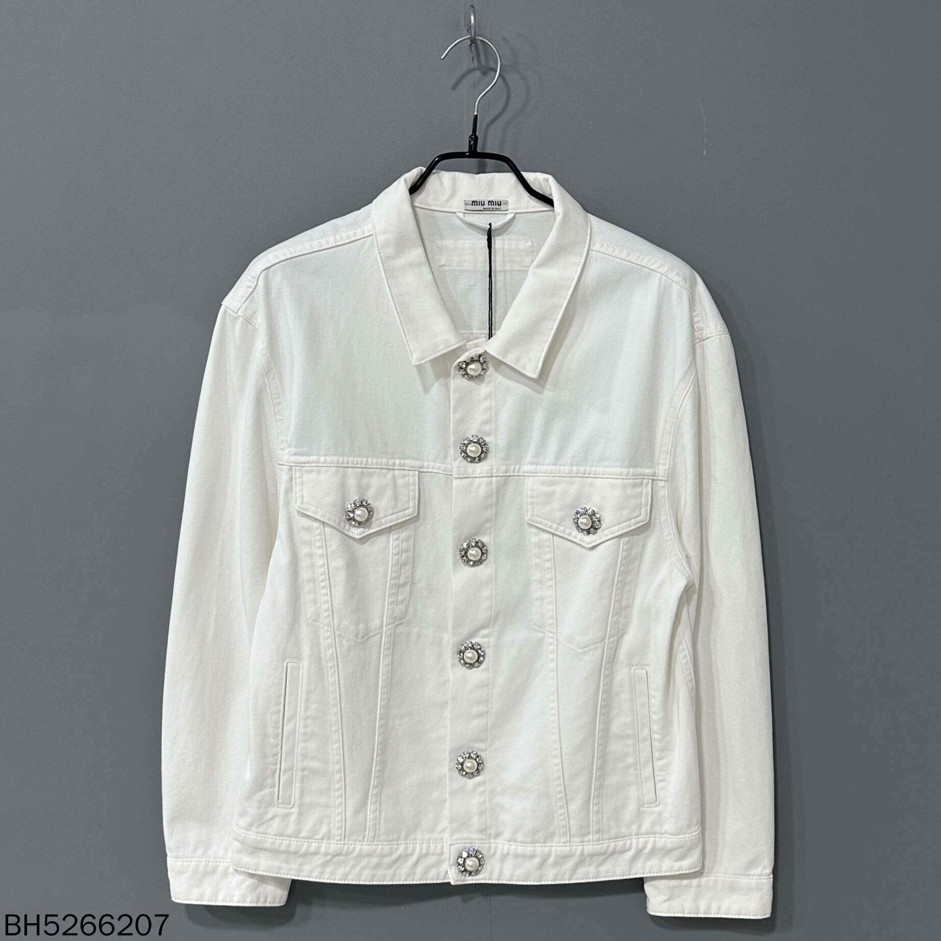 Miu Miu white pearl button denim jacket Size US S / EU 44-46 / 1 - 1 Thumbnail