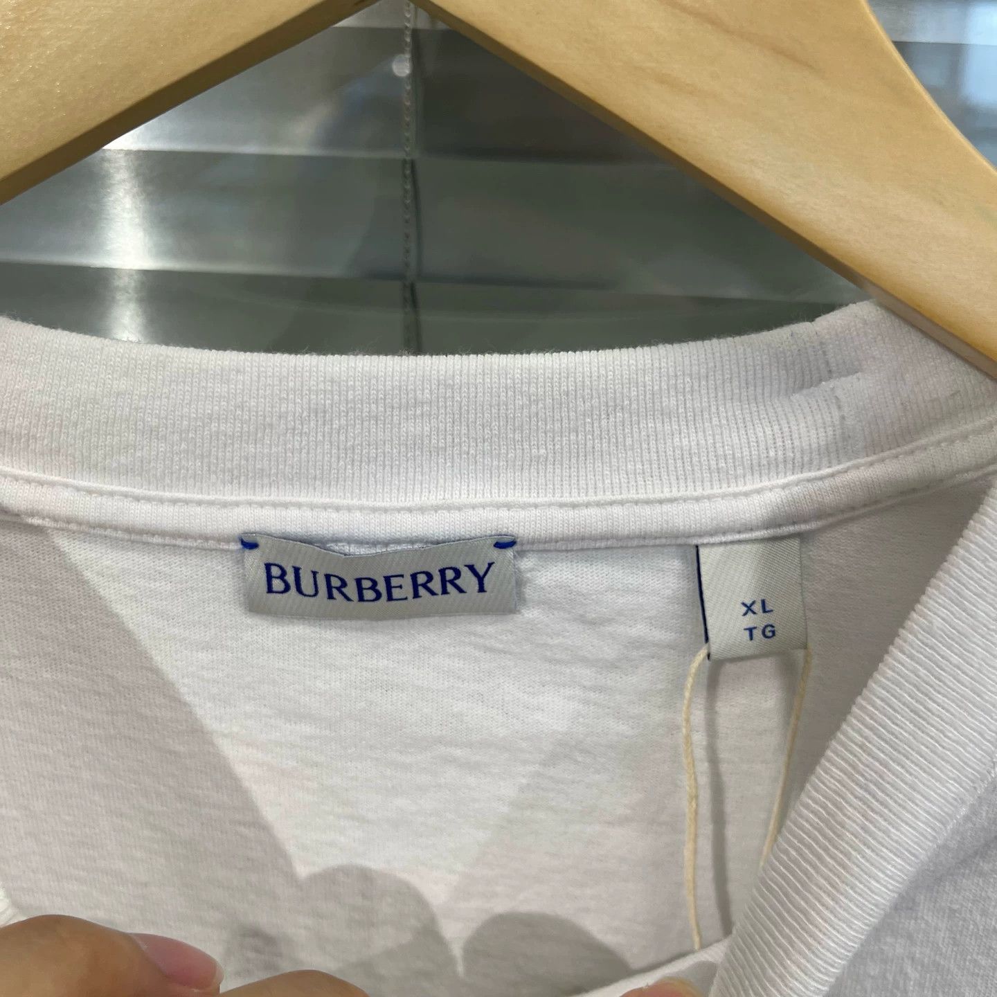 Burberry Burberry New Blue Strawberry Print Tee XL 99 New Size US L / EU 52-54 / 3 - 3 Thumbnail
