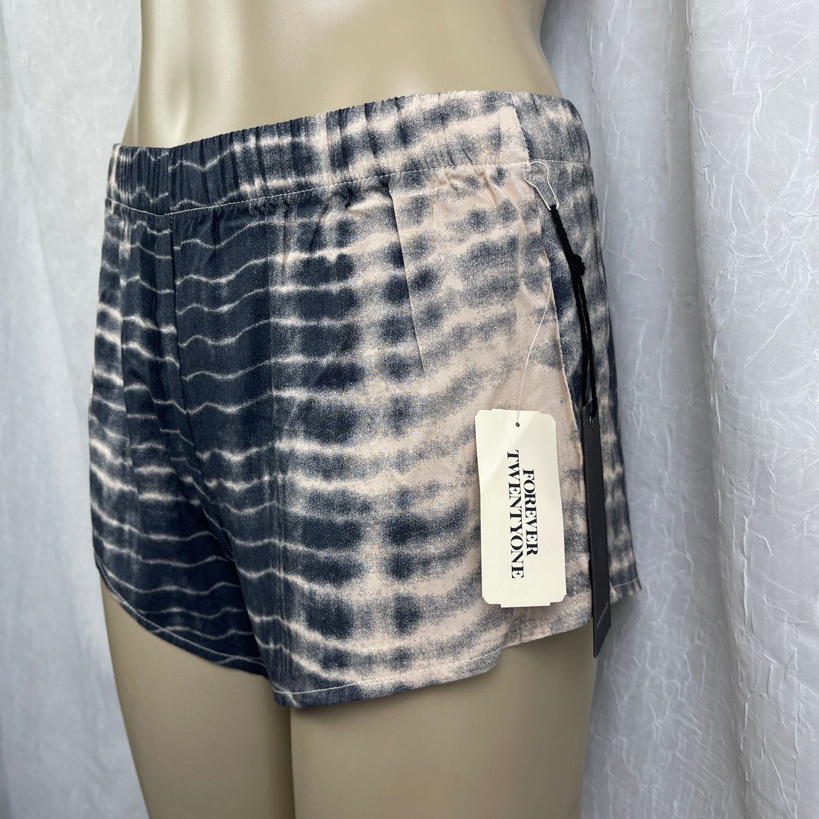 Forever 21 Taupe Charcoal Stripe Dye Dolphin Shorts Forever 21 XS NWT Size 23" - 4 Thumbnail