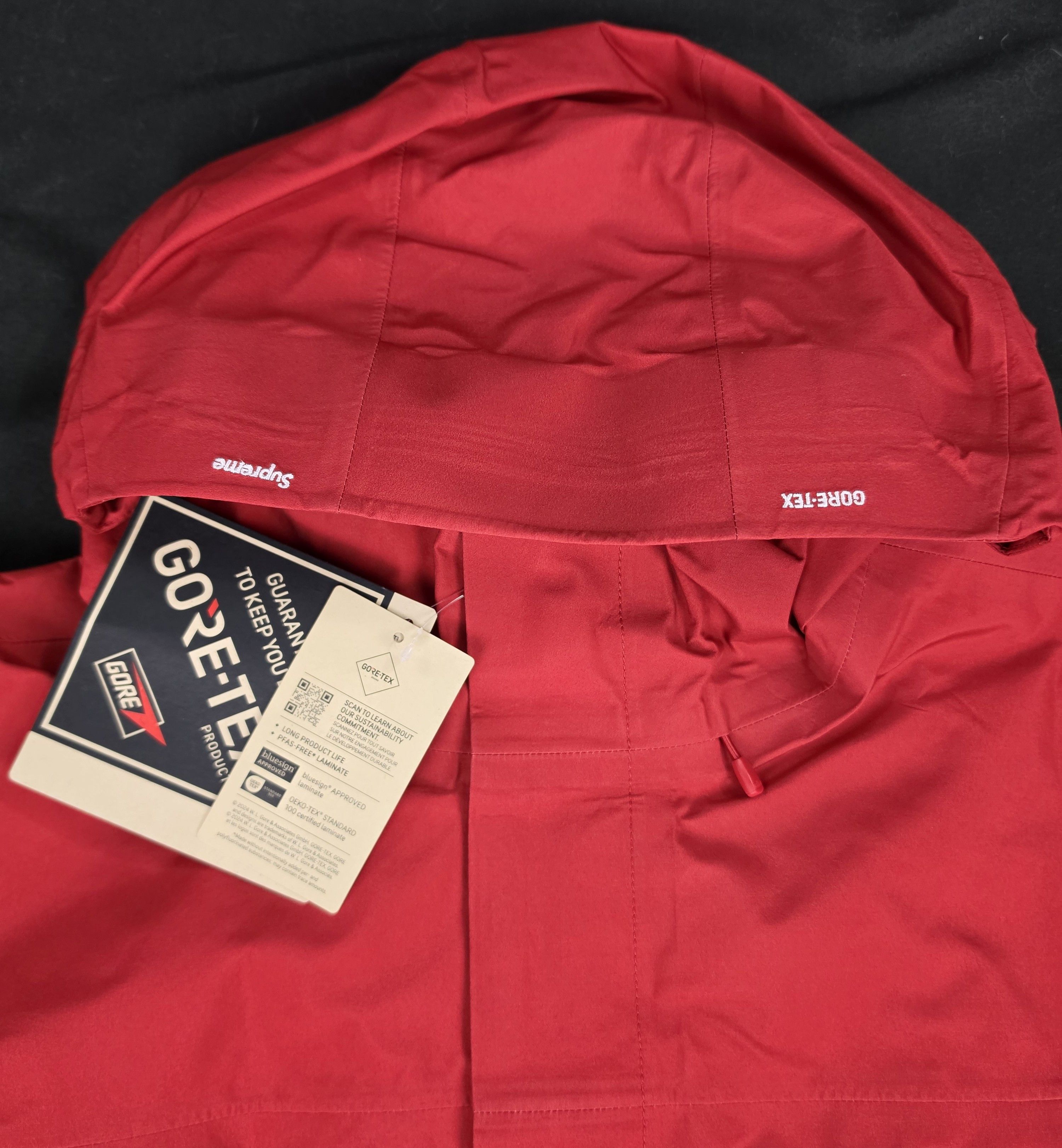 Supreme Supreme GORE-TEX Ghostface Shell Jacket Red SS26 BRAND NEW Size US L / EU 52-54 / 3 - 4 Thumbnail