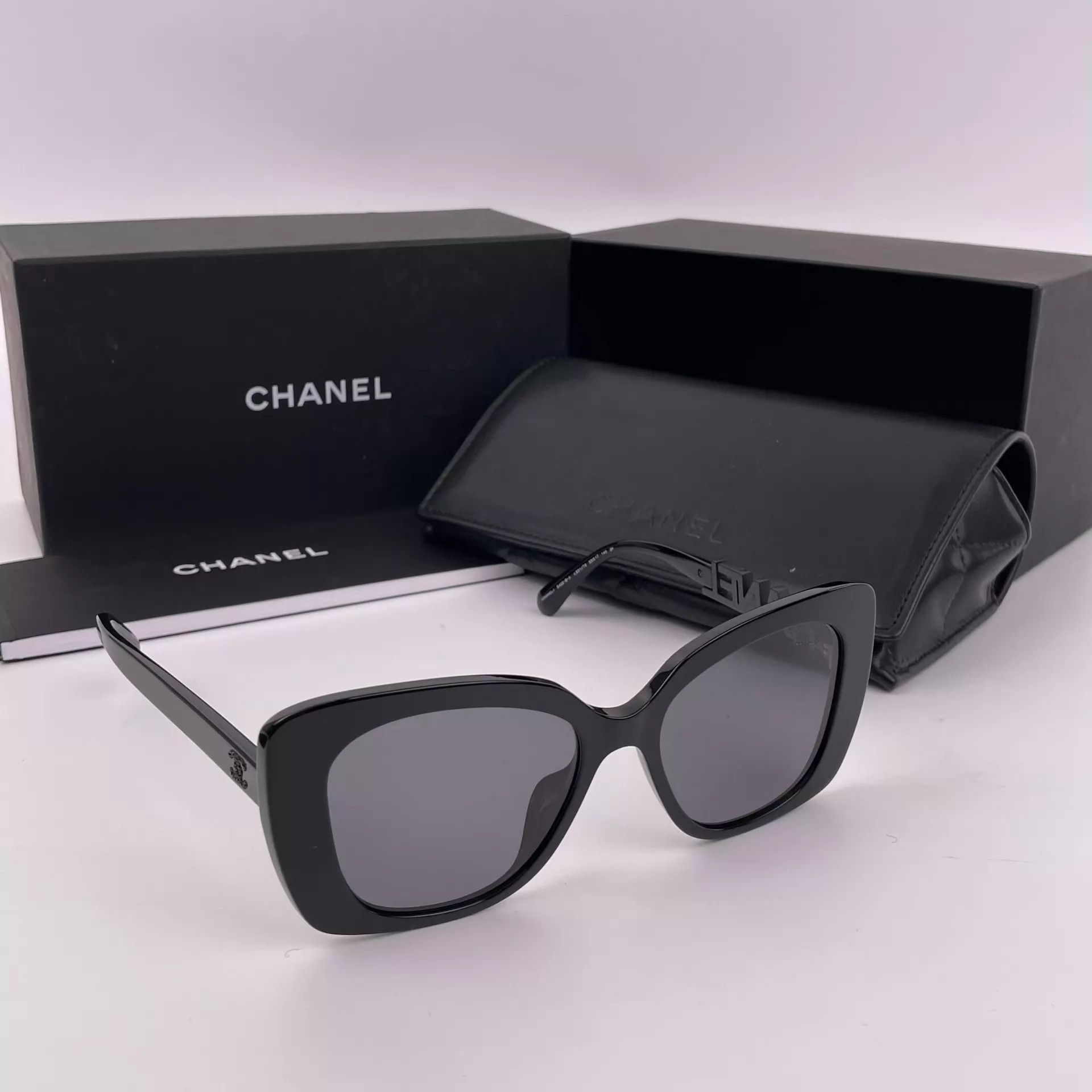 Chanel Chanel Black Resin Sunglasses Size ONE SIZE - 2 Thumbnail