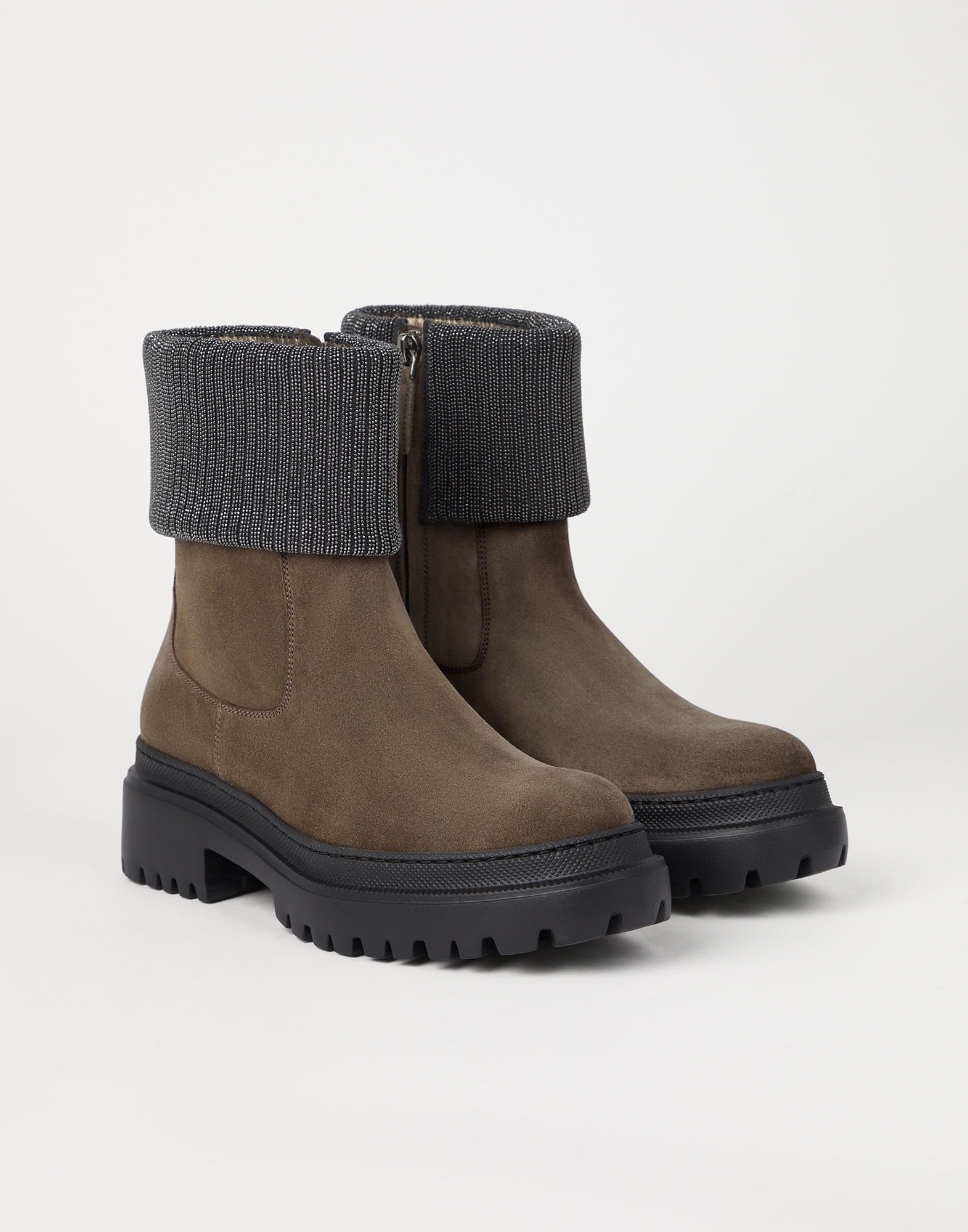 o1la1rc1a1025 Suede Chelsea Boots in Brown