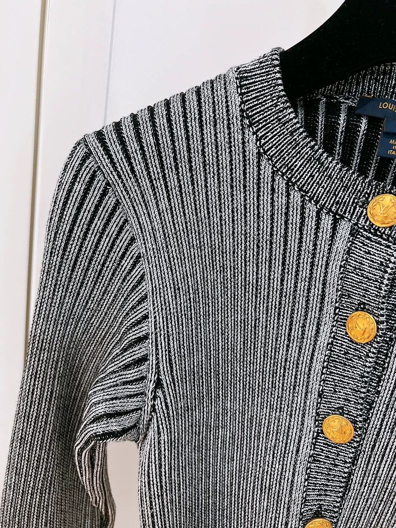 Louis Vuitton Louis Vuitton 22 New Bell Sleeve Knitted Cardigan shirt 250 Size S / US 4 / IT 40 - 3 Thumbnail