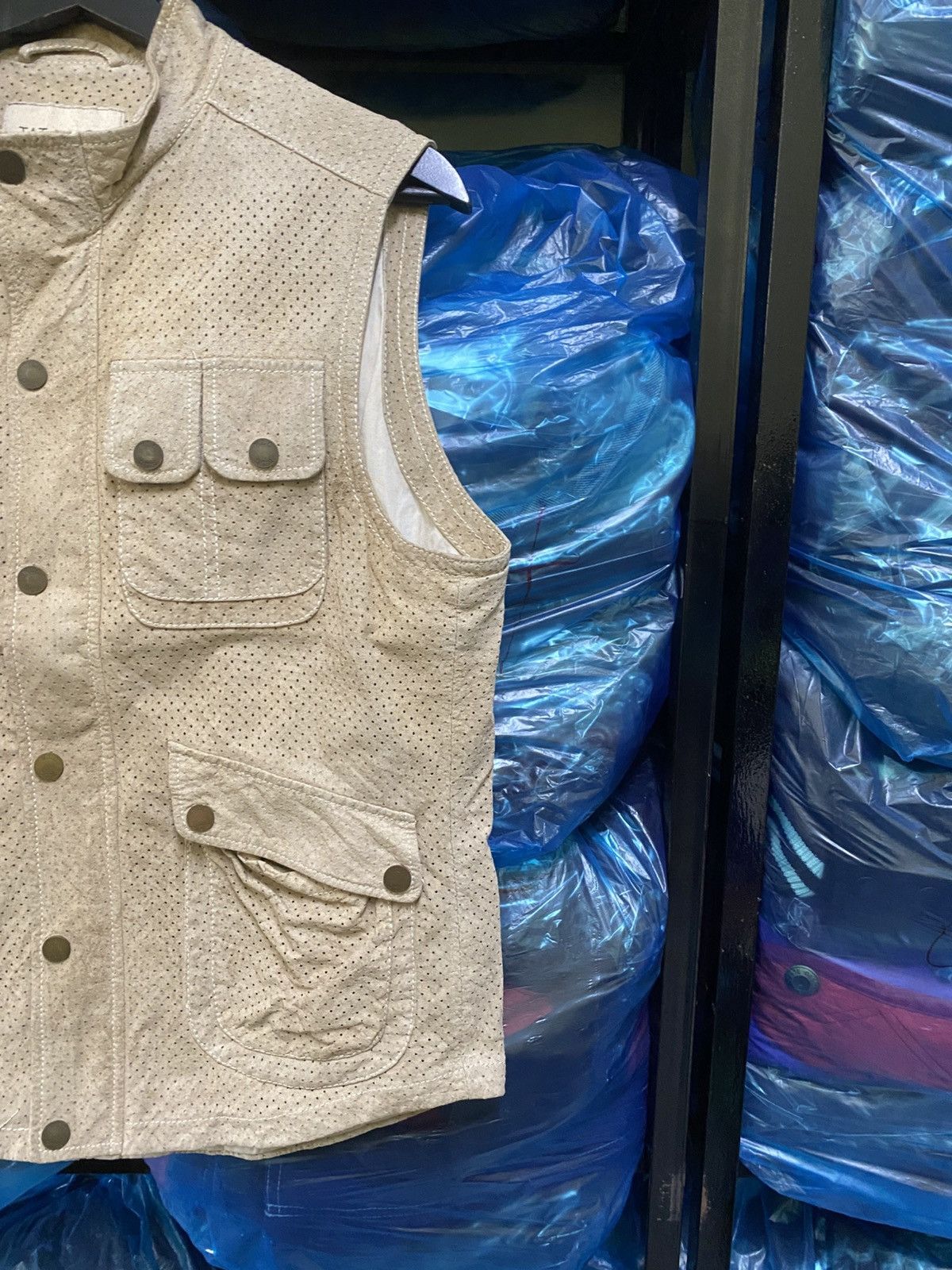 Japanese Brand Vintage W.L.C Beige Suede Perforated Utility Vest – Japanese Size US L / EU 52-54 / 3 - 6 Thumbnail