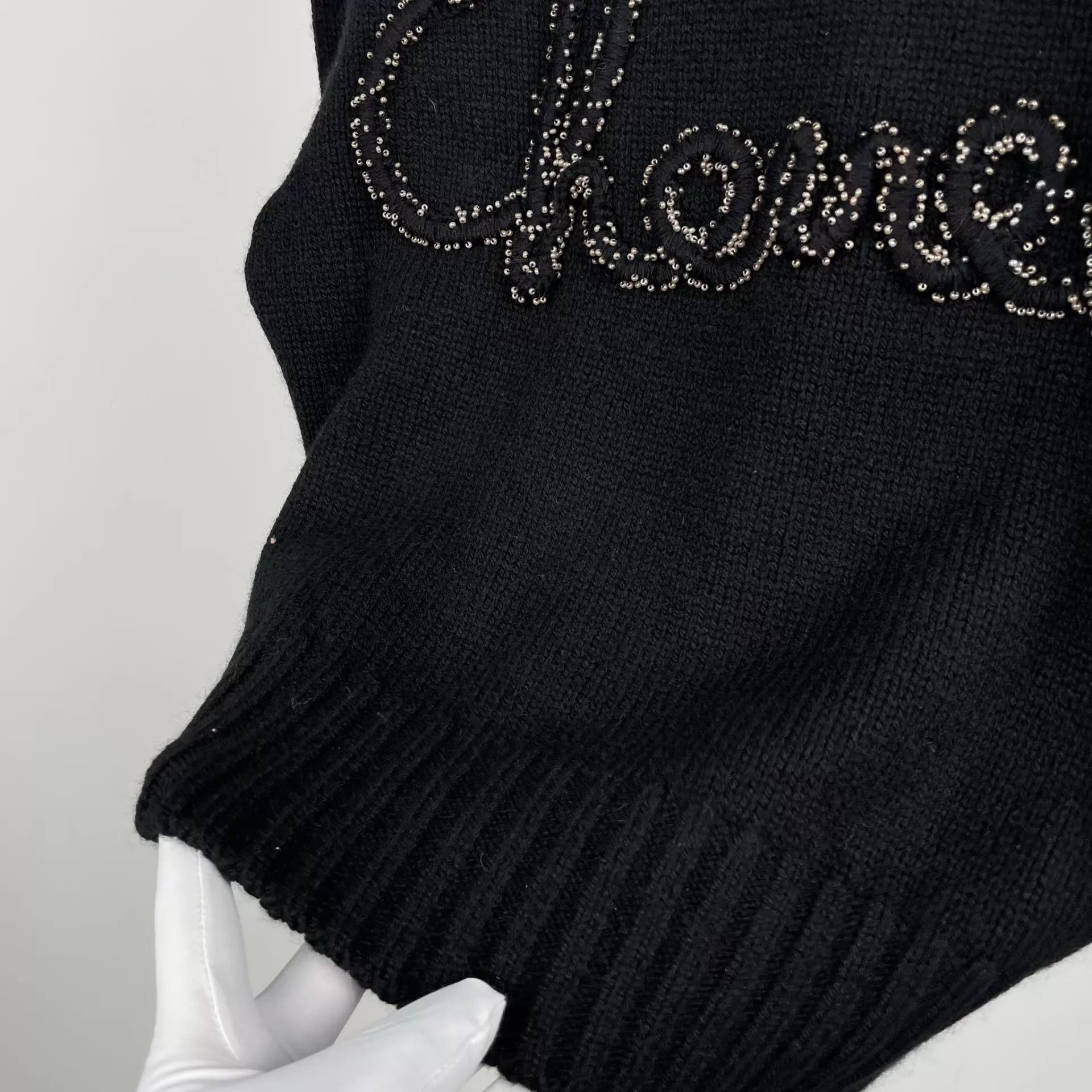 Chanel Chanel 20B Beaded Logo Cashmere Sweater Women's Size 34 Size XS / US 0-2 / IT 36-38 - 8 Thumbnail