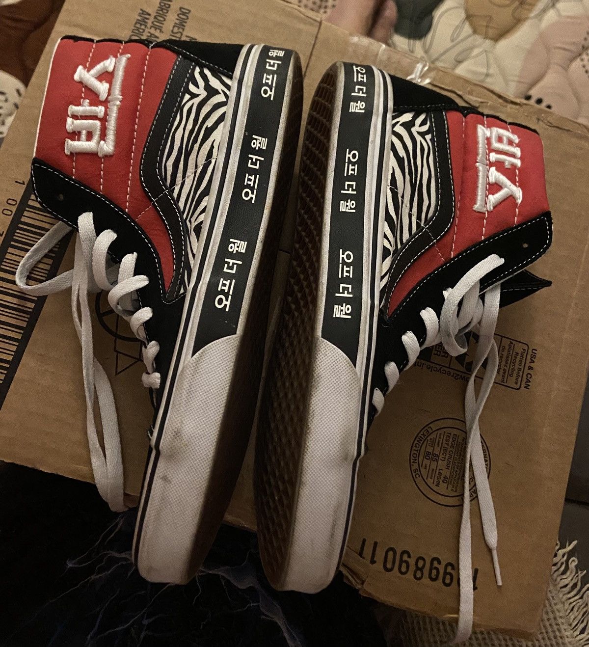 Vans Vans Korean typography sk8- hi tops Size US 9.5 / EU 42-43 - 4 Thumbnail