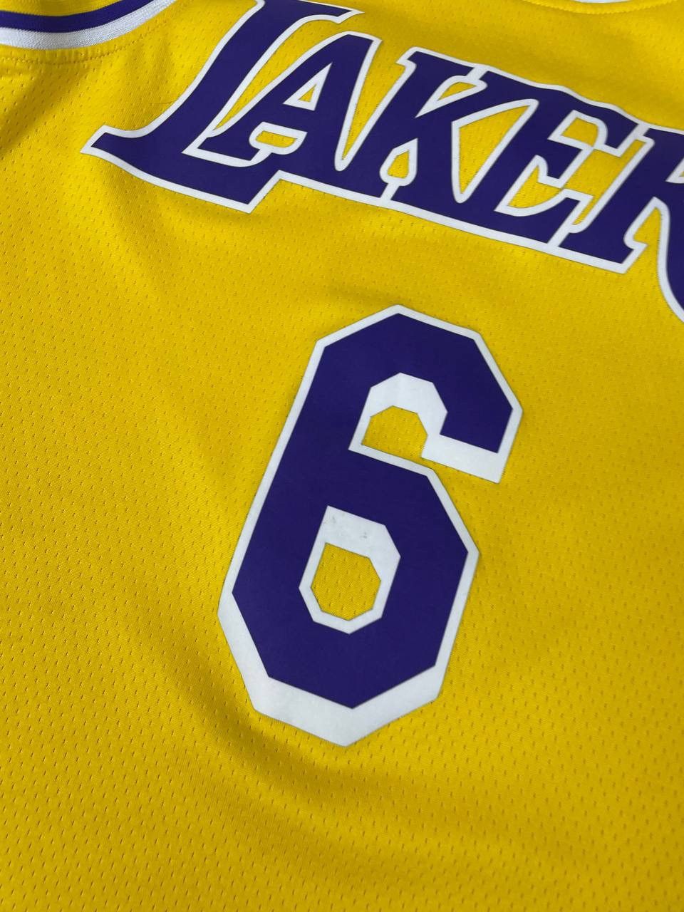 NBA Vintage Nike Lakers LeBron James #6 NBA Basketball Jersey Size US M / EU 48-50 / 2 - 5 Thumbnail