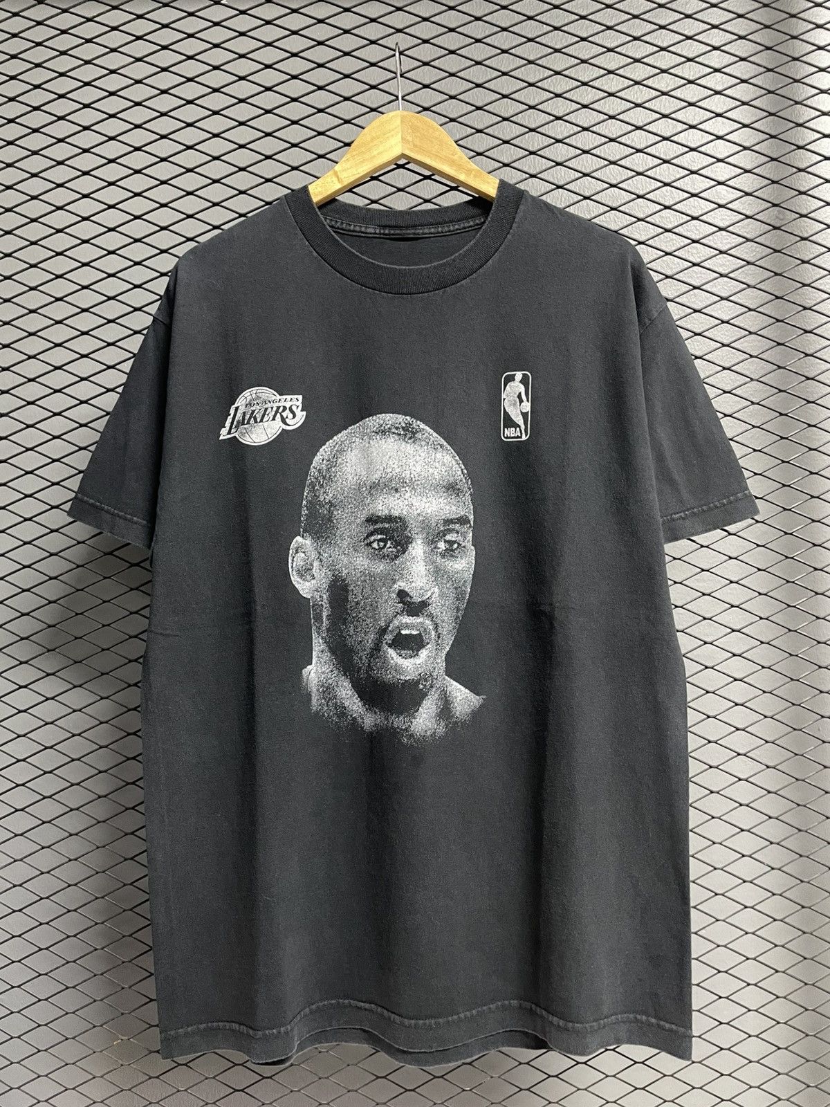 NBA Vintage Y2K NBA Kobe Bryant 81 points MVP T-Shirt Size US L / EU 52-54 / 3 - 1 Thumbnail