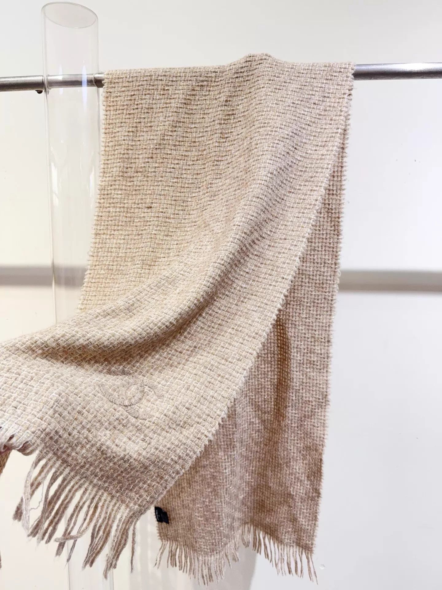 Chanel Chanel Gold-Threaded Luxury Scarf Like New Size ONE SIZE - 7 Thumbnail