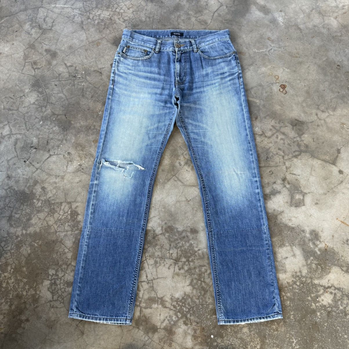 Burberry W33 Vintage Burberry Black Label Faded Ripped Denim Jean Size US 33 - 1 Thumbnail