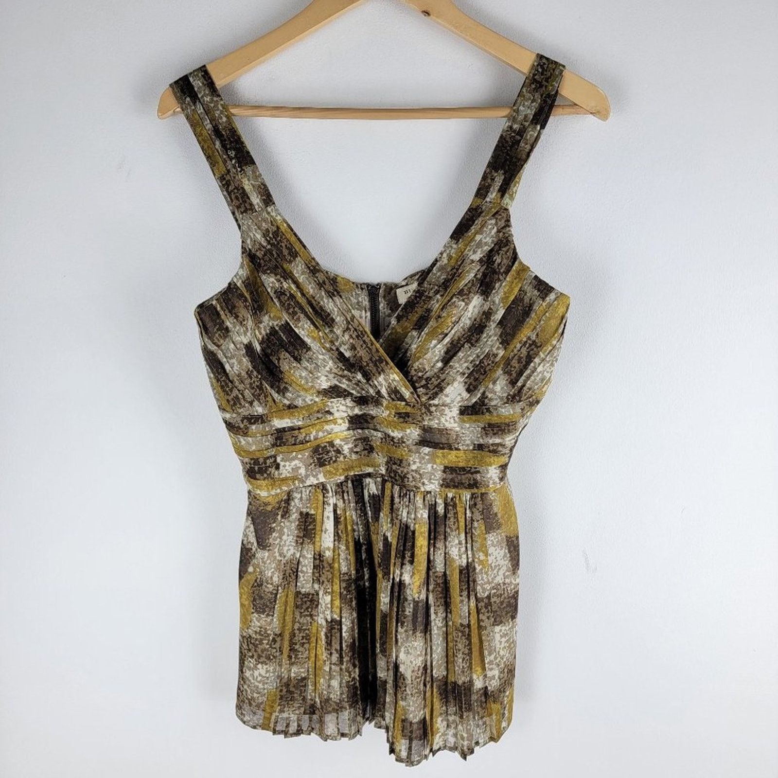 image of NWT Burberry Silk Pleated Tank Top Blouse Sleeveless V-Neck in Yellow, Women's (Size Large)