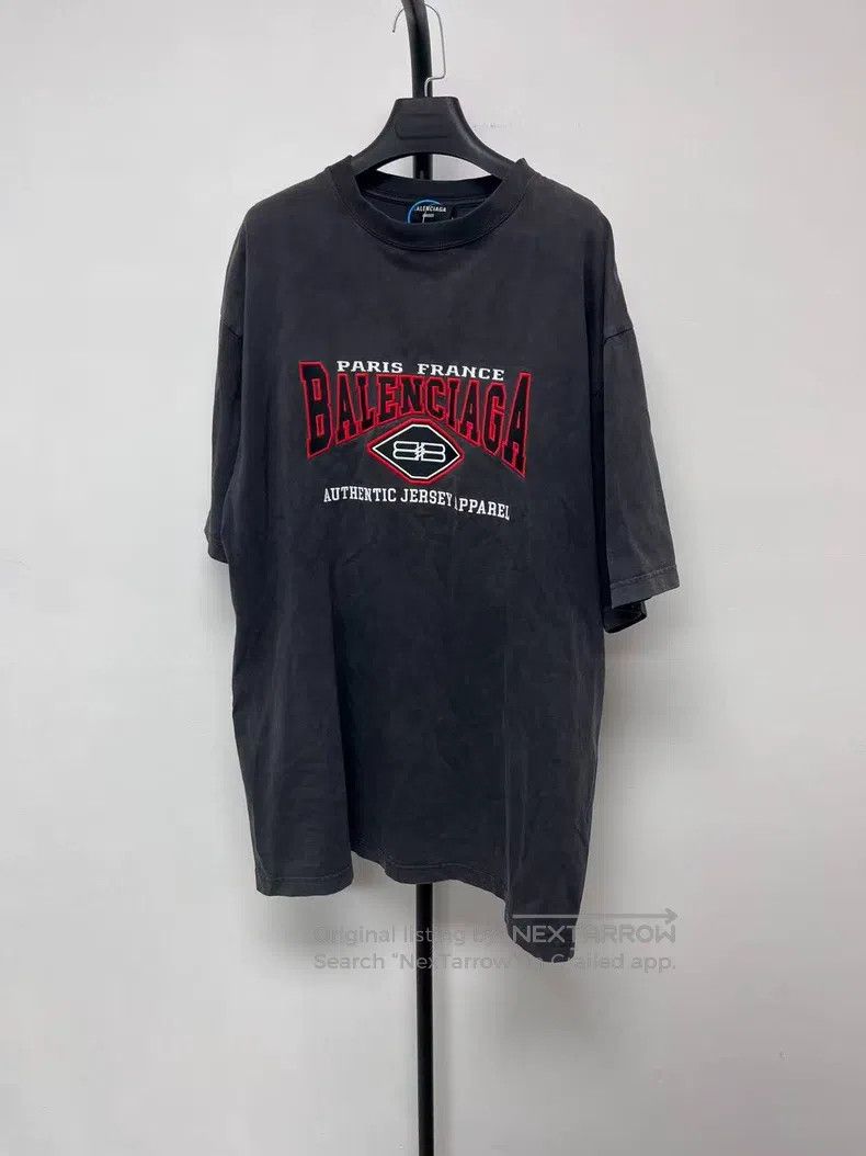 Balenciaga Balenciaga Batman Logo Letter Retro Distressed Short Sleev Size US M / EU 48-50 / 2 - 1 Thumbnail
