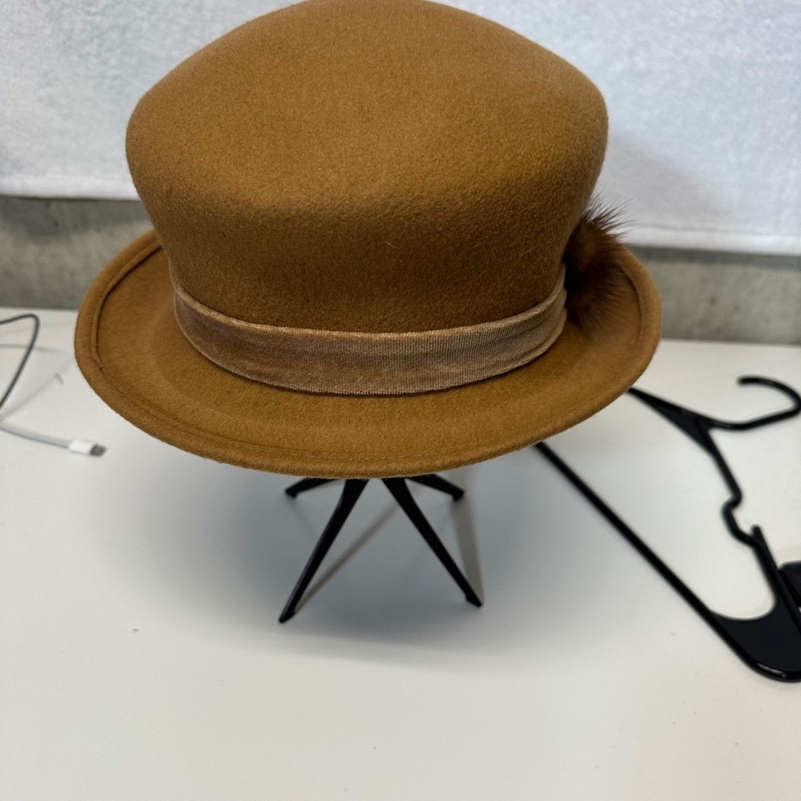 Lord & Taylor Lord & Taylor 100% Wool Tan Bow Round Hat Size ONE SIZE - 5 Thumbnail
