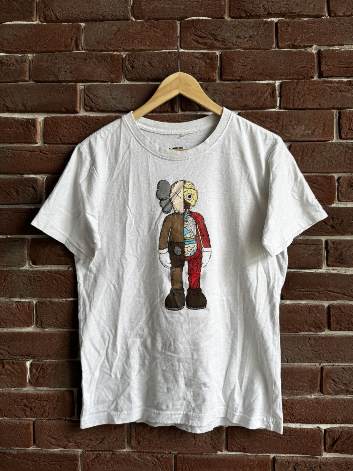 Japanese Brand Uniqlo Kaws T Shirt Rare Logo Tee Hype Streetwear Collab M Size US M / EU 48-50 / 2 - 1 Thumbnail